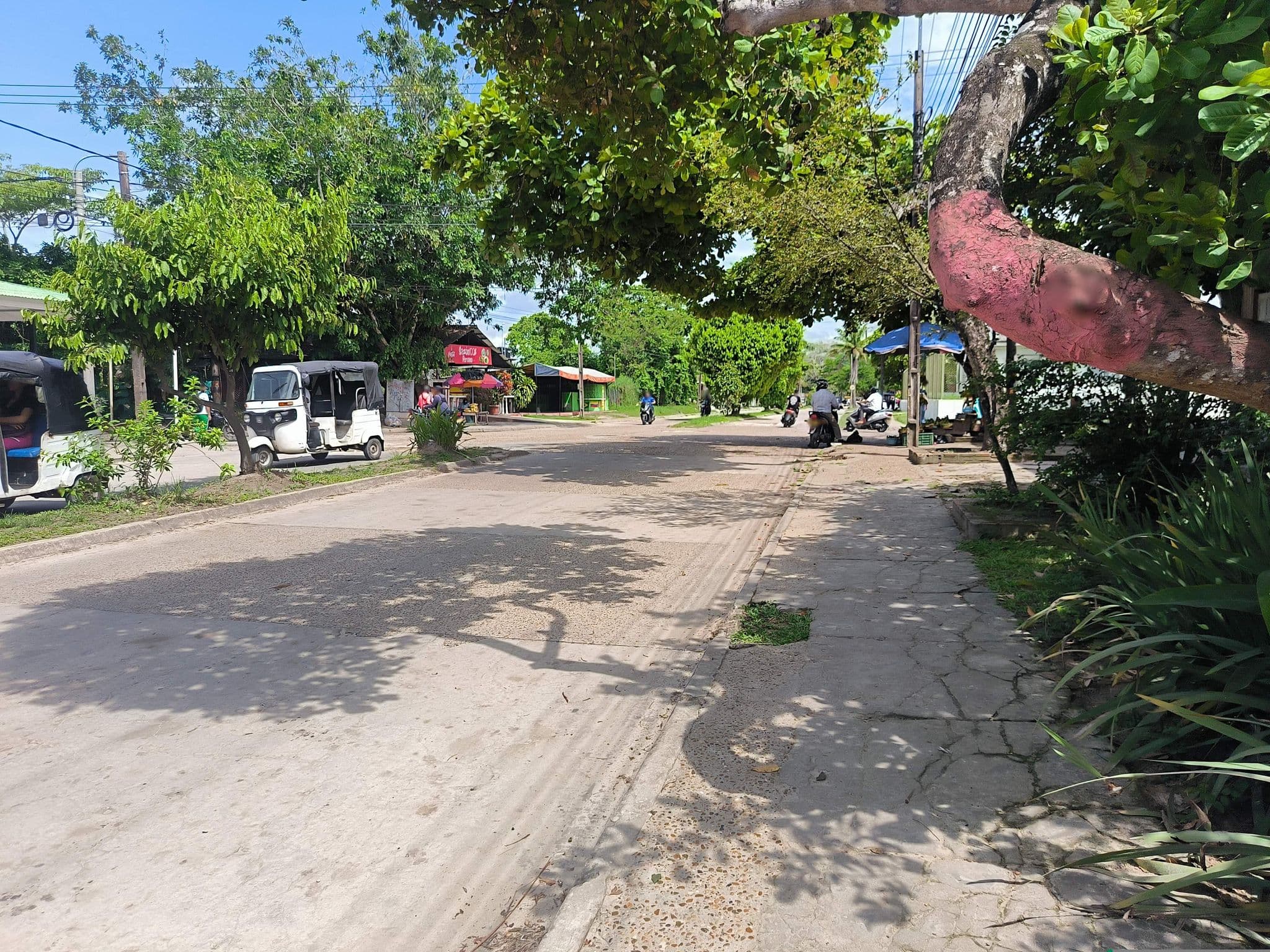 Street view near Kanaq Hotel+Tours Leticia, Leticia — © johnarupire (CC BY-SA · Mapillary)