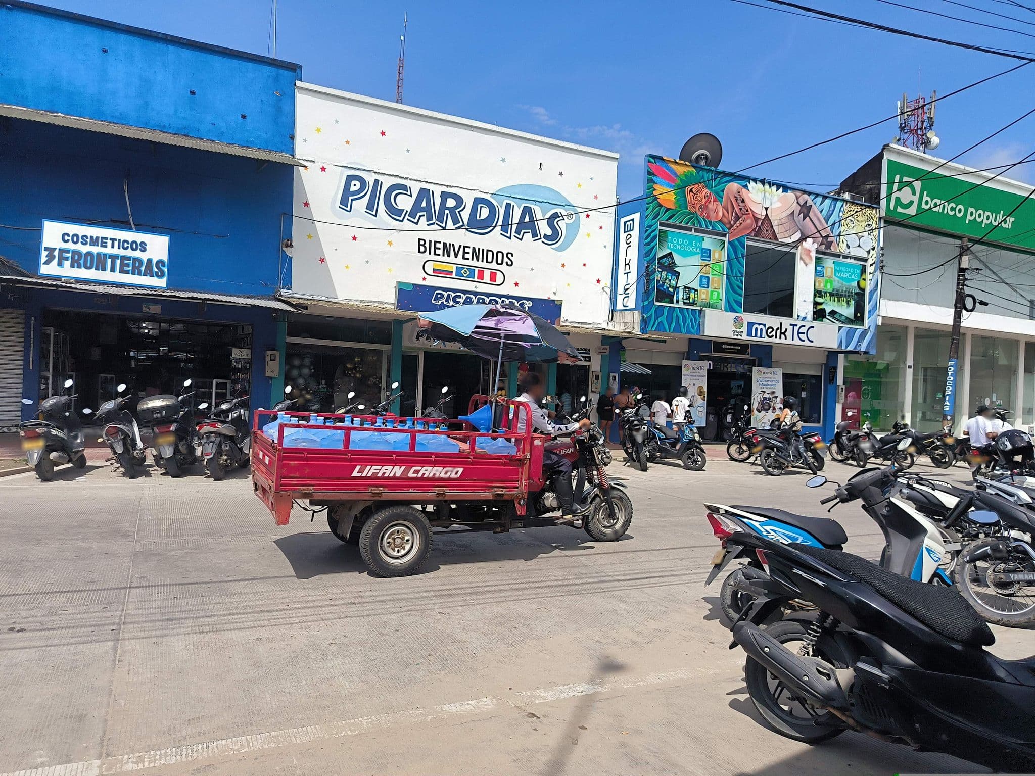 Street view near Hotel Amazonas Real, Leticia — © johnarupire (CC BY-SA · Mapillary)