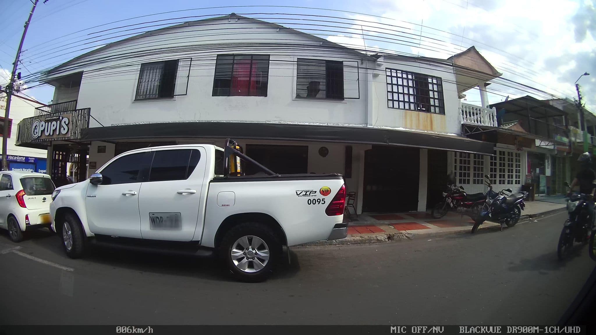 Street view near Hotel Hacaritama Colonial, Villavicencio — © kaart_4 (CC BY-SA · Mapillary)