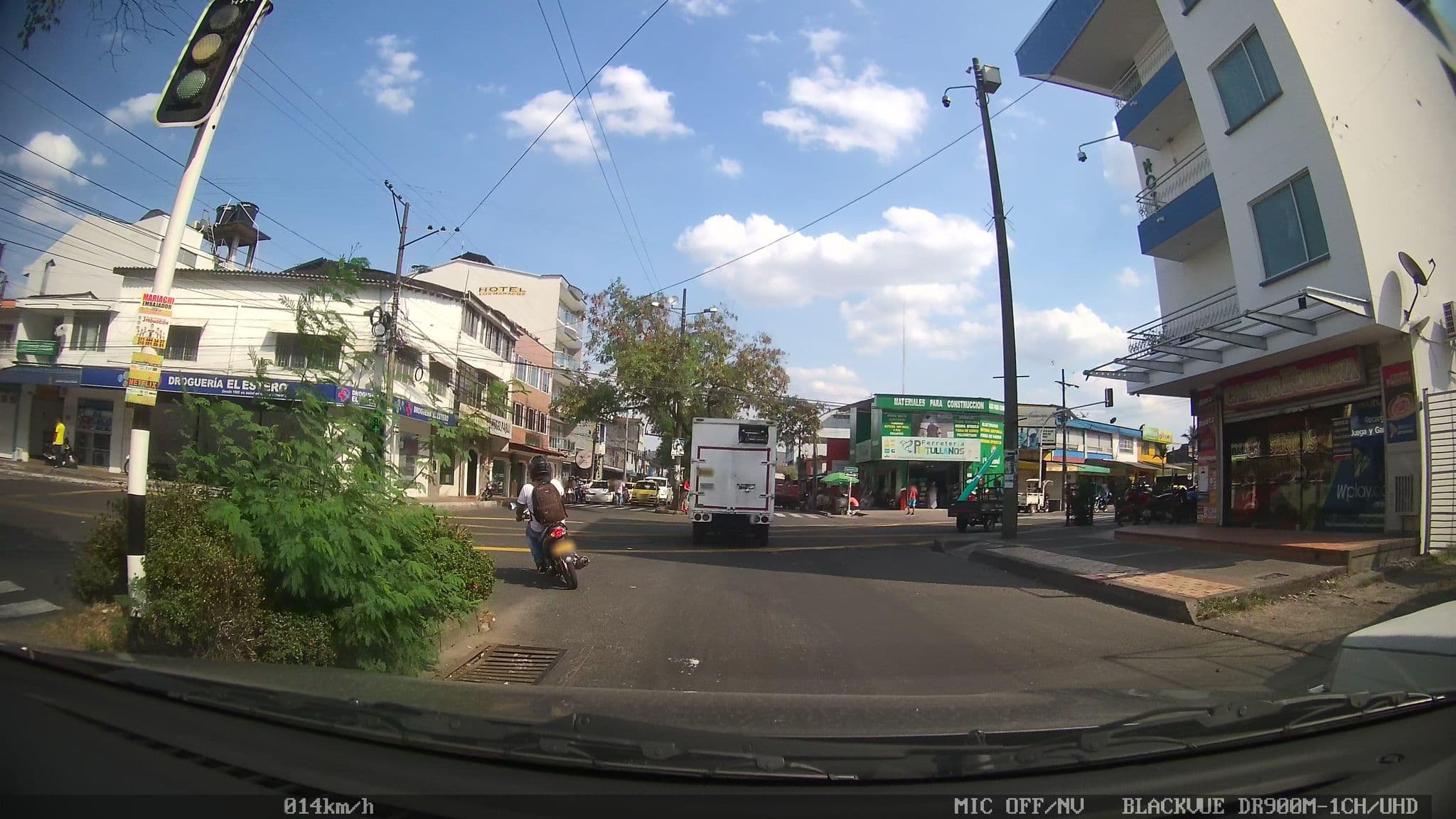 Street view near Hotel Bahia, Villavicencio — © kaart_2 (CC BY-SA · Mapillary)