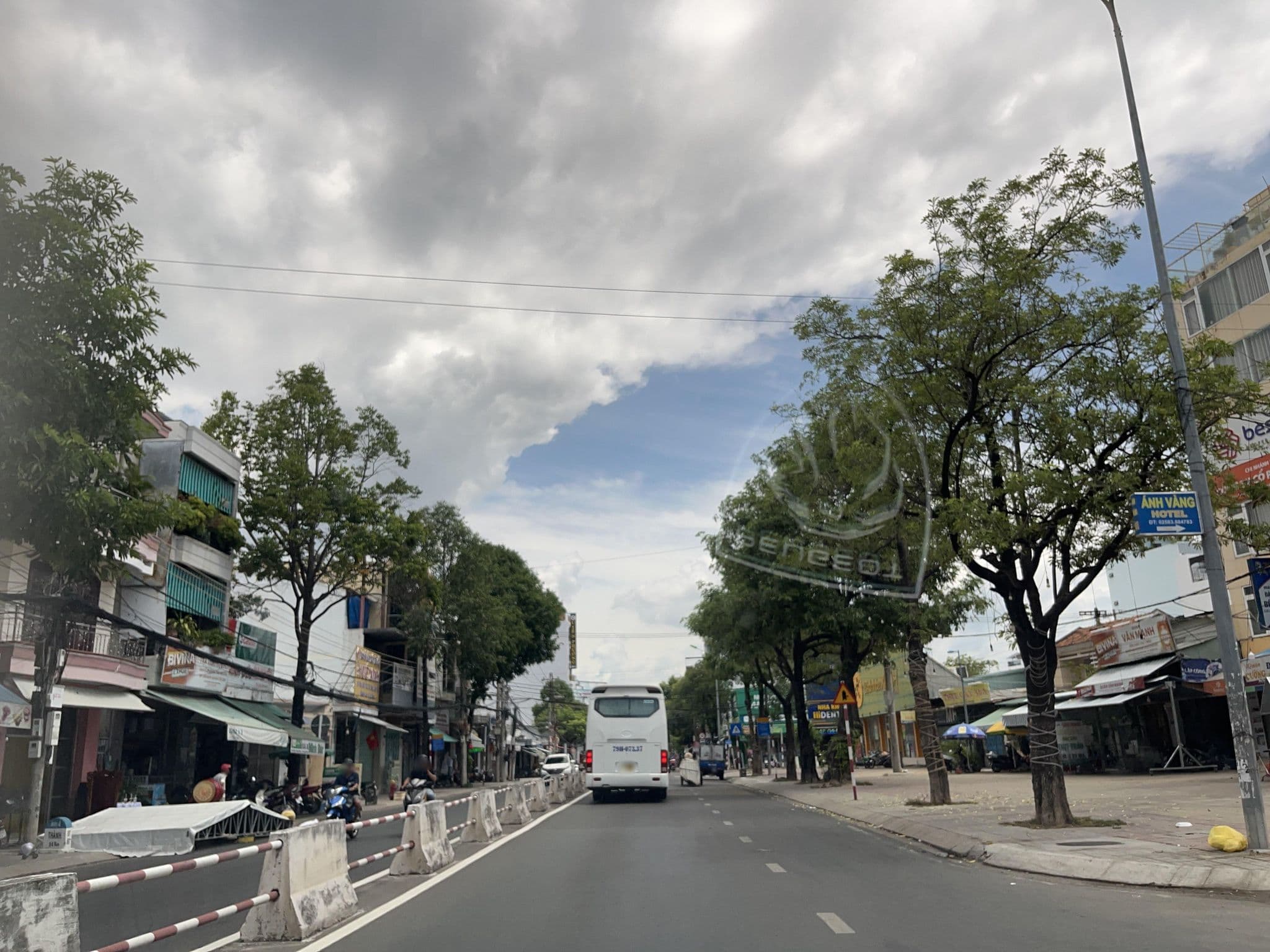 Street view near Uy Dương Hotel Apartment - Nha Trang - Family Room, Nha Trang — © DriveWithHoang (CC BY-SA · Mapillary)