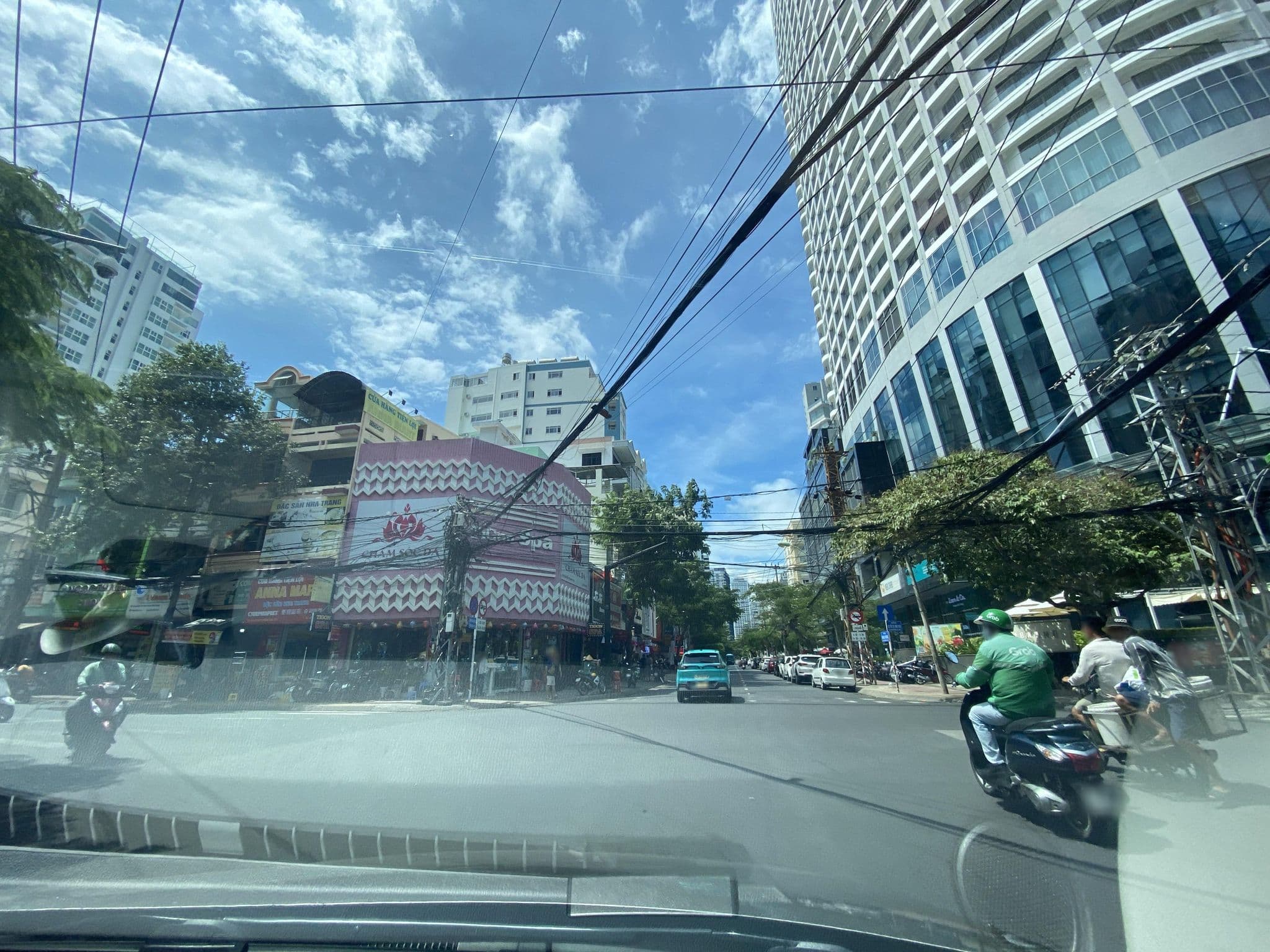 Street view near Panorama Lyn’s Apartment, Nha Trang — © DriveWithHoang (CC BY-SA · Mapillary)