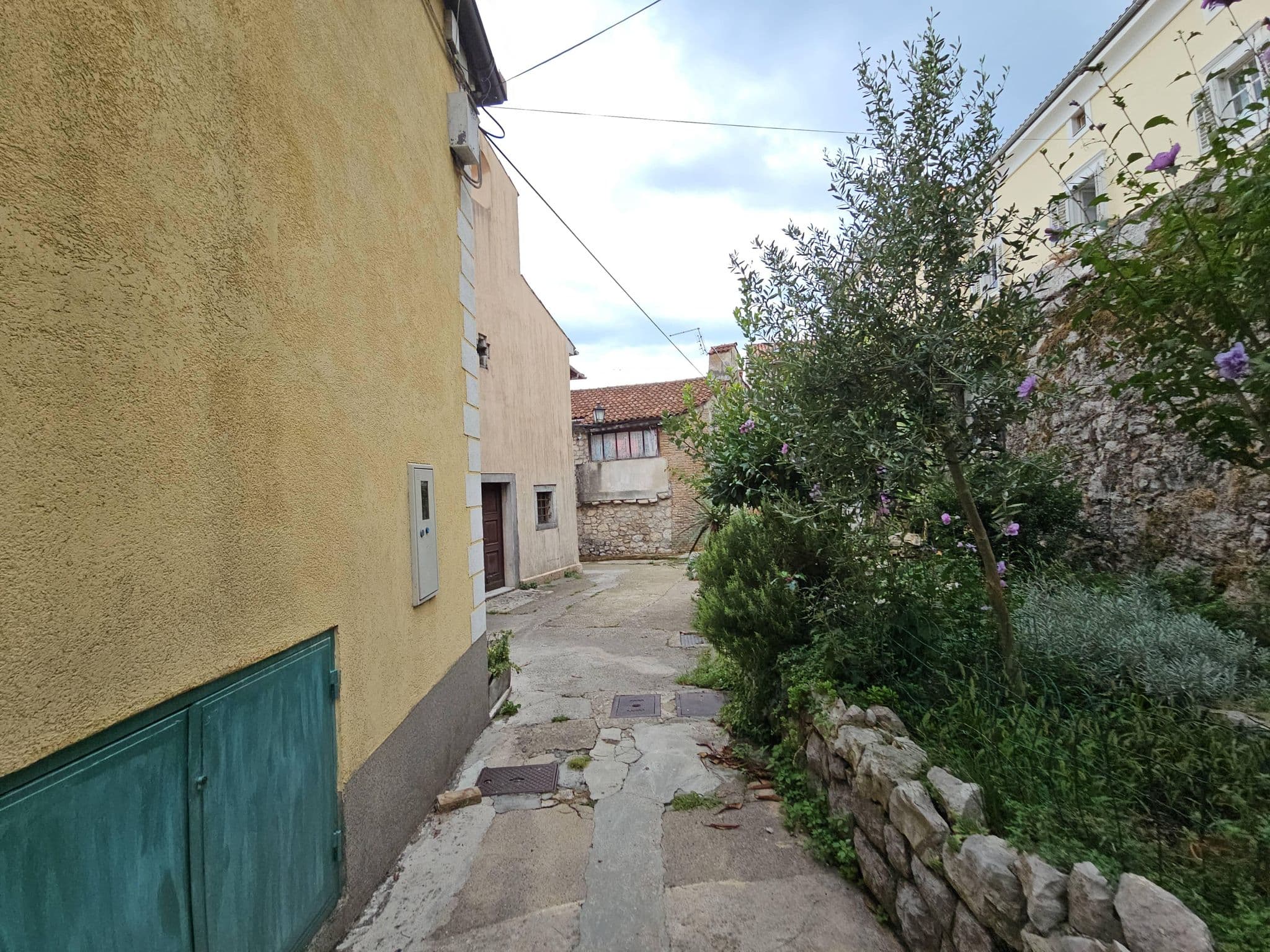 Street view near Guesthouse Kuća na Šterne, Lovran — © inextremo96 (CC BY-SA · Mapillary)
