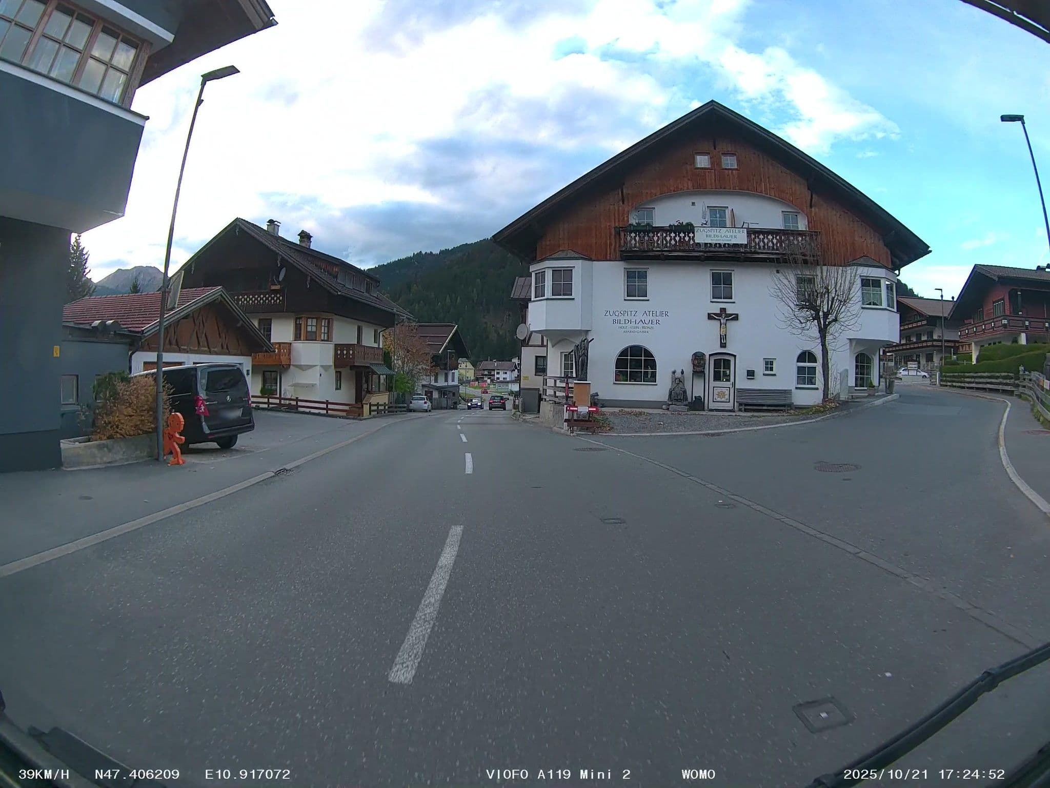 Street view near Mellow Mountain Hostel, Ehrwald — © soulcover (CC BY-SA · Mapillary)