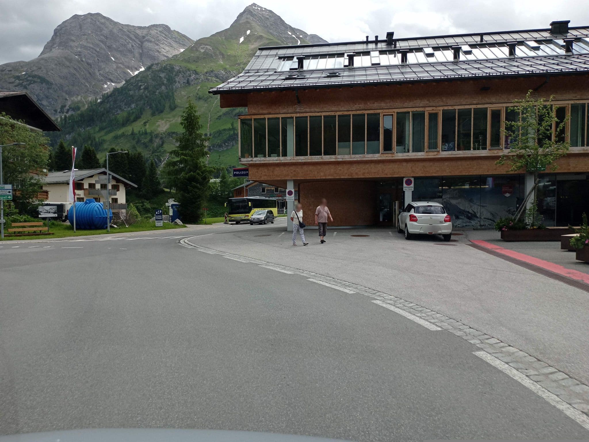 Street view near Berghotel Kleiner Biber, Lech — © atze02 (CC BY-SA · Mapillary)