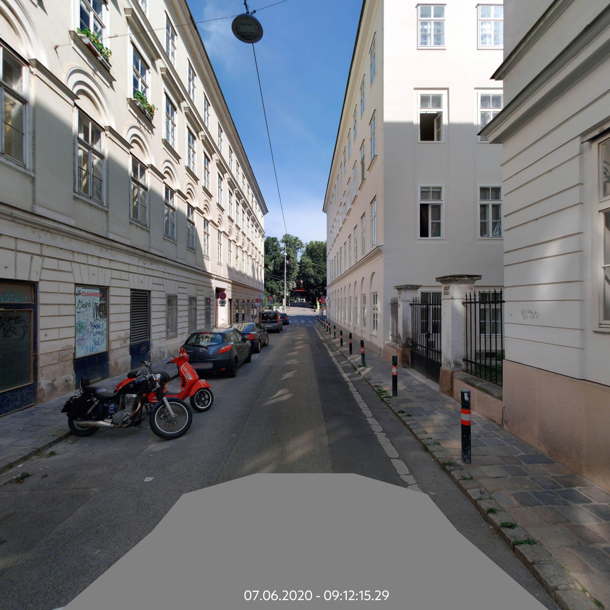 Street view near Boutique Hotel Parklane, Landstraße — © eliasgander (CC BY-SA · Mapillary)