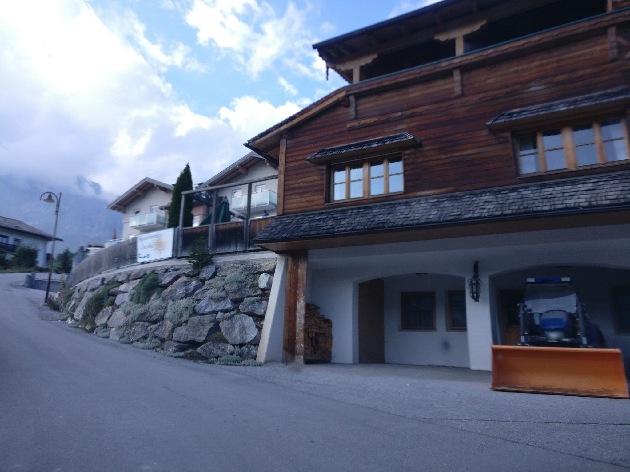 Street view near Tauernhaus Sonnblick TOP 1, Mühlbach am Hochkönig — © map_hard (CC BY-SA · Mapillary)