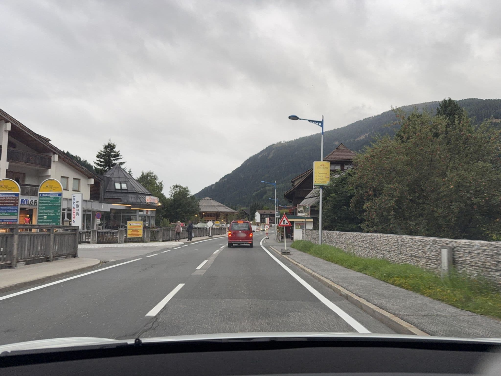 Street view near Chalet - SkyLoft Bergnest, Radenthein — © ottor (CC BY-SA · Mapillary)