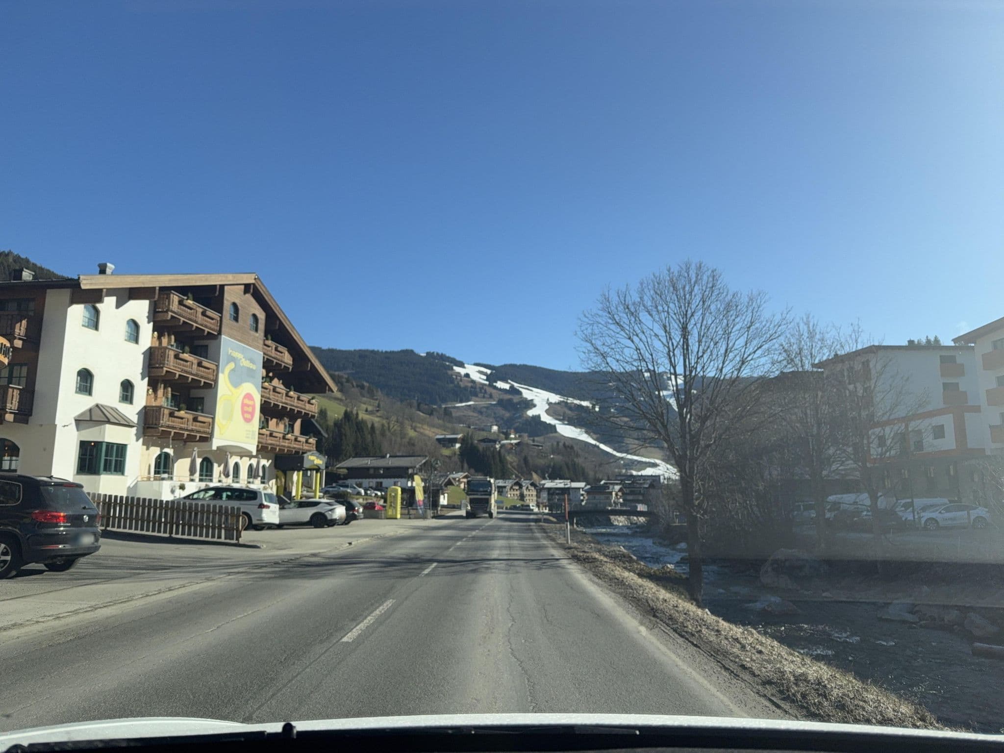 Street view near Hotel Barbarahof Saalbach, Saalbach — © ottor (CC BY-SA · Mapillary)