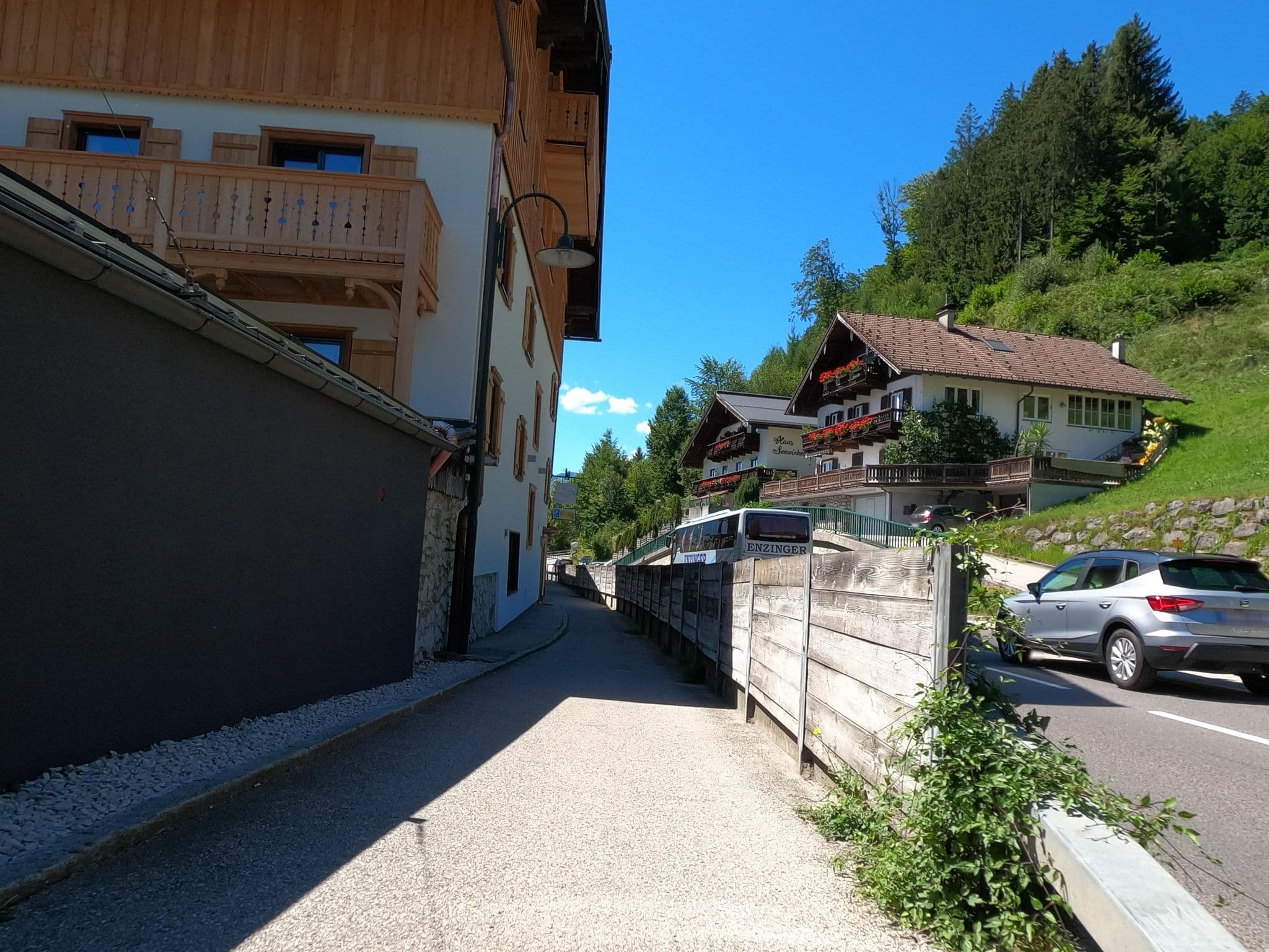 Street view near Berau am Wolfgangsee, Strobl — © Langfahrer (CC BY-SA · Mapillary)