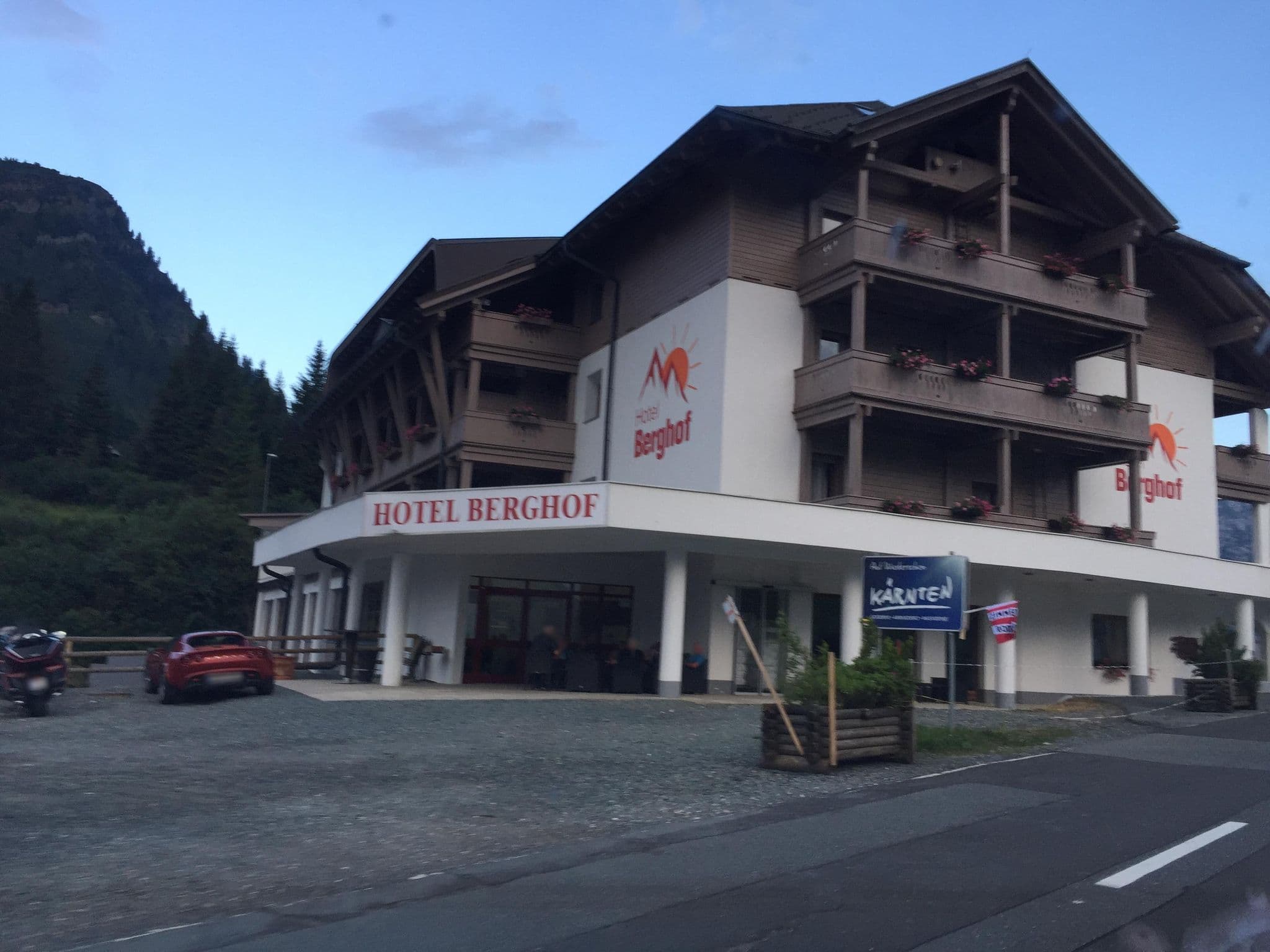 Street view near Hotel Berghof Nassfeld, Hermagor — © igorzo (CC BY-SA · Mapillary)
