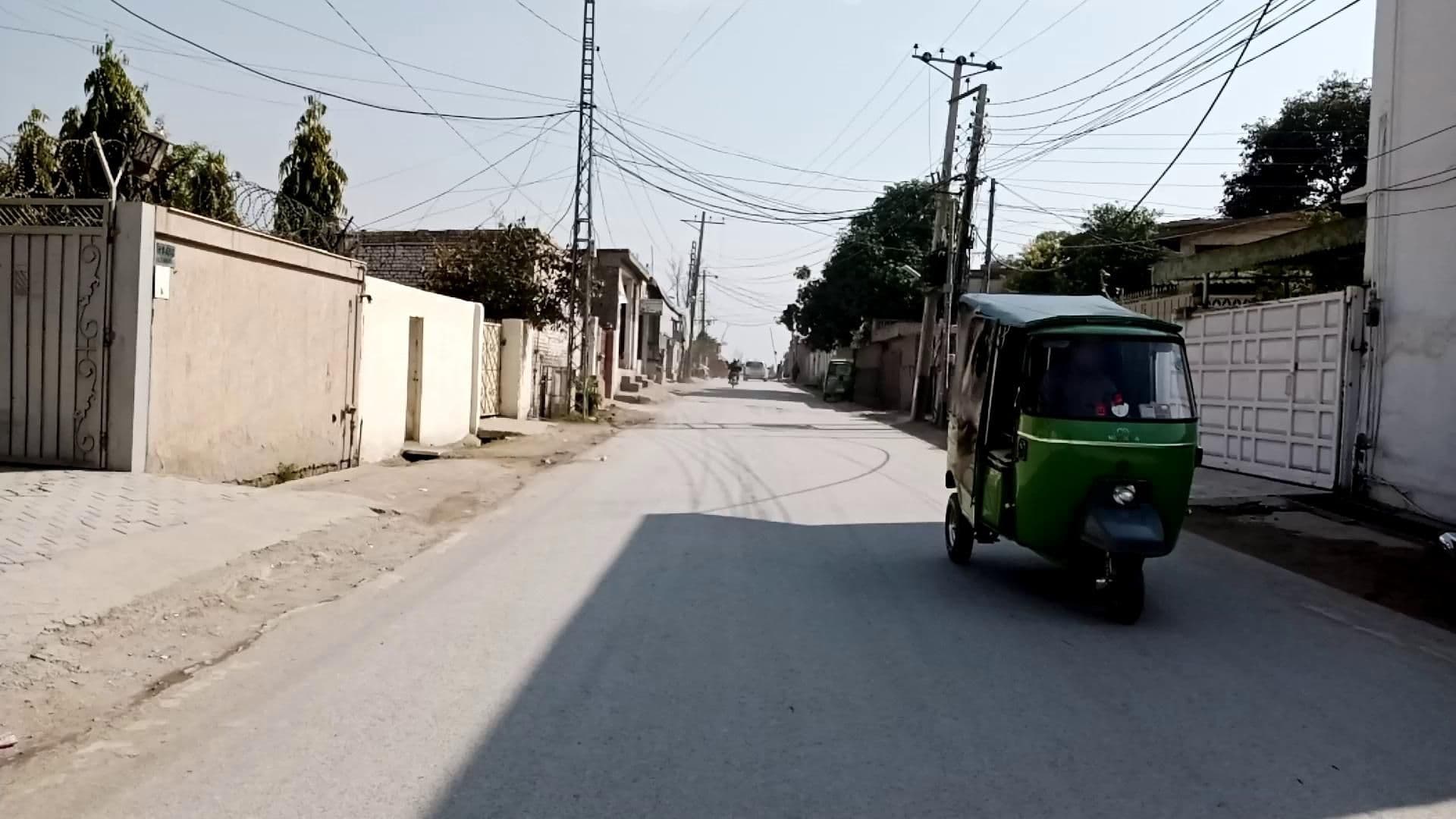 Street view near Hotel Luxury Palace Peshawar, Peshawar — © RobinGoix (CC BY-SA · Mapillary)