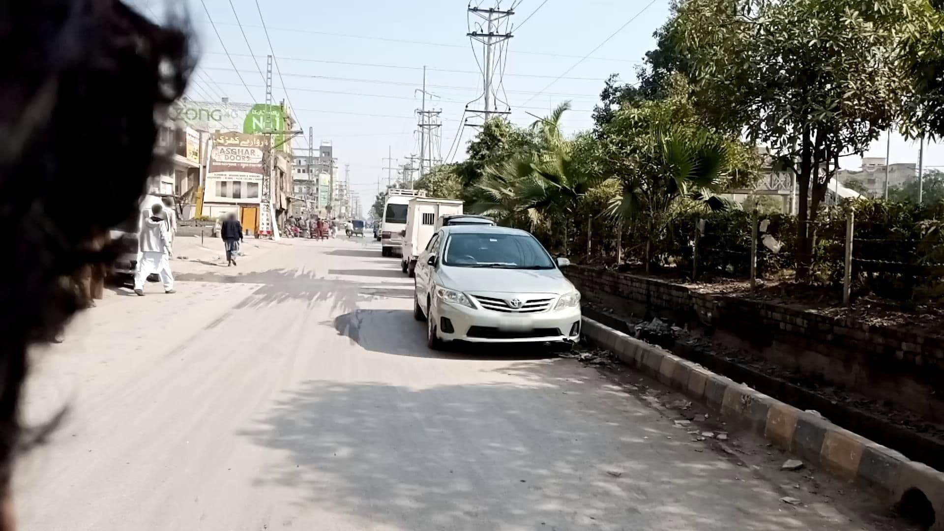 Street view near Royal Inn Hotel, Peshawar — © RobinGoix (CC BY-SA · Mapillary)