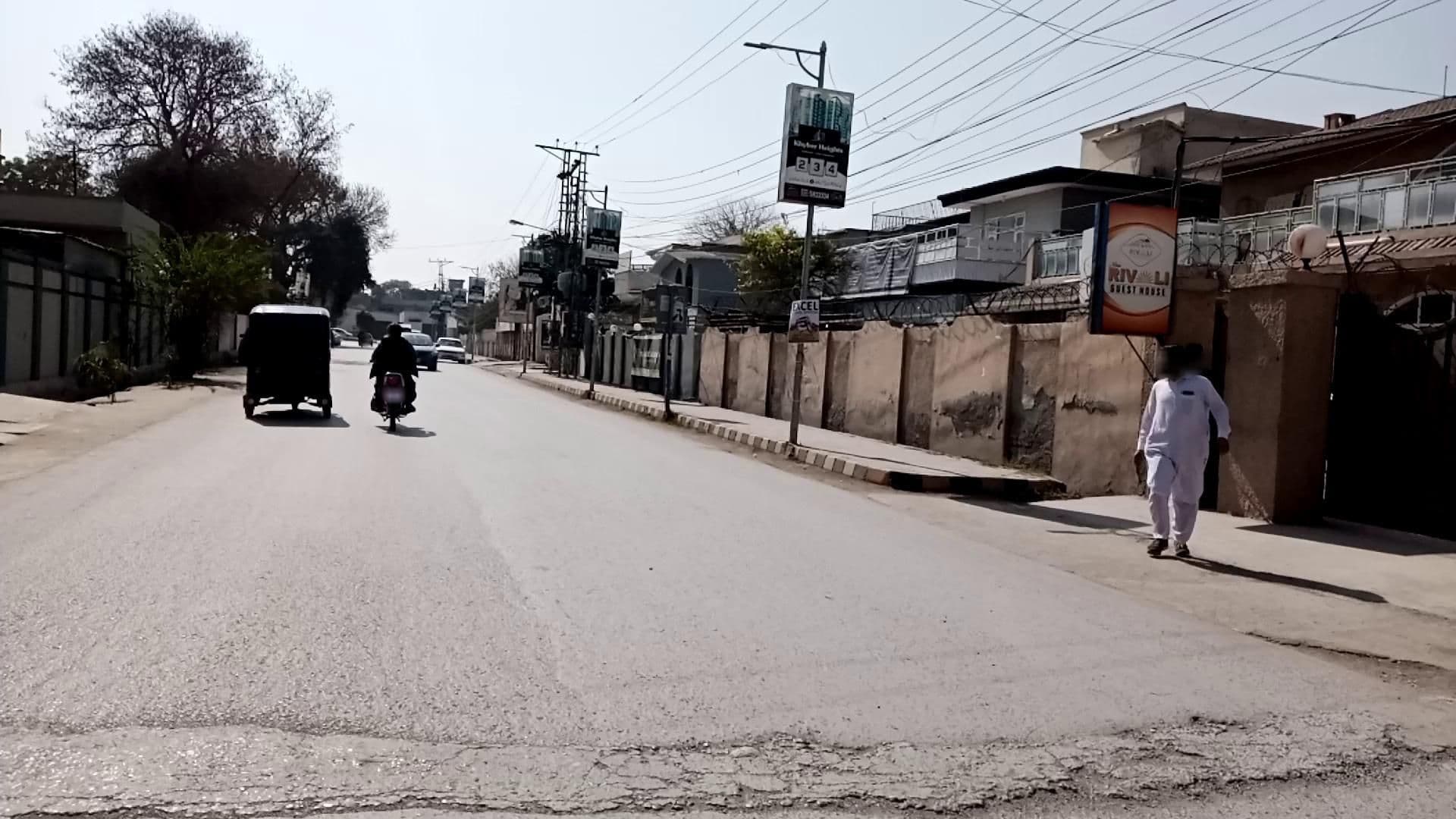 Street view near New Rivoli Guest House, Peshawar — © RobinGoix (CC BY-SA · Mapillary)