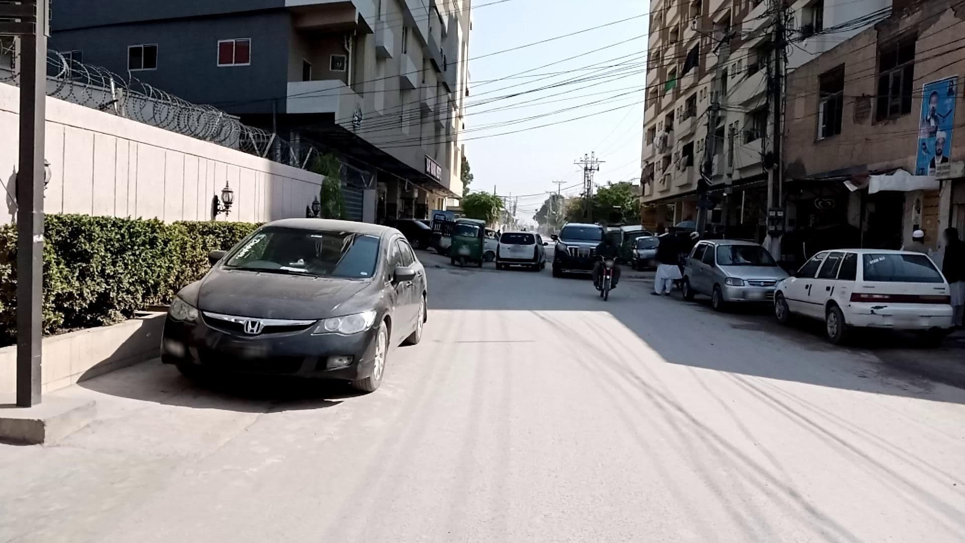 Street view near VIP House Peshawar, Peshawar — © RobinGoix (CC BY-SA · Mapillary)