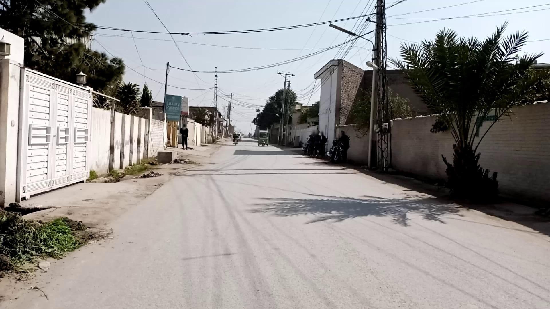 Street view near Golden palace guest house, Peshawar — © RobinGoix (CC BY-SA · Mapillary)