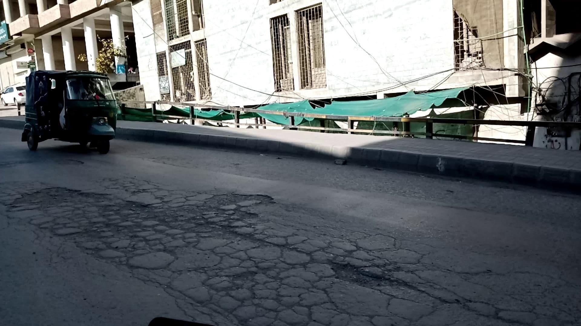 Street view near ParkInn Hotel, Peshawar — © RobinGoix (CC BY-SA · Mapillary)