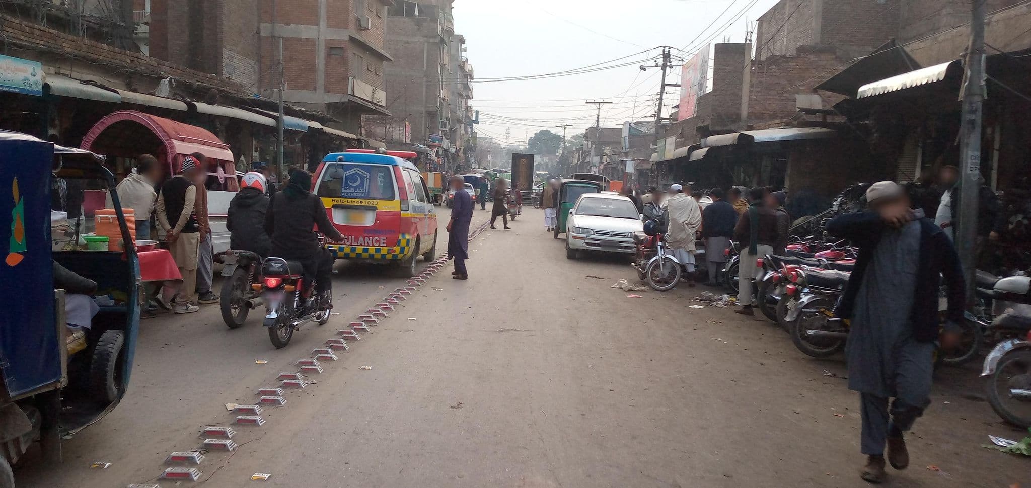Street view near Razmak Hotel Peshawar, Peshawar — © RobinGoix (CC BY-SA · Mapillary)
