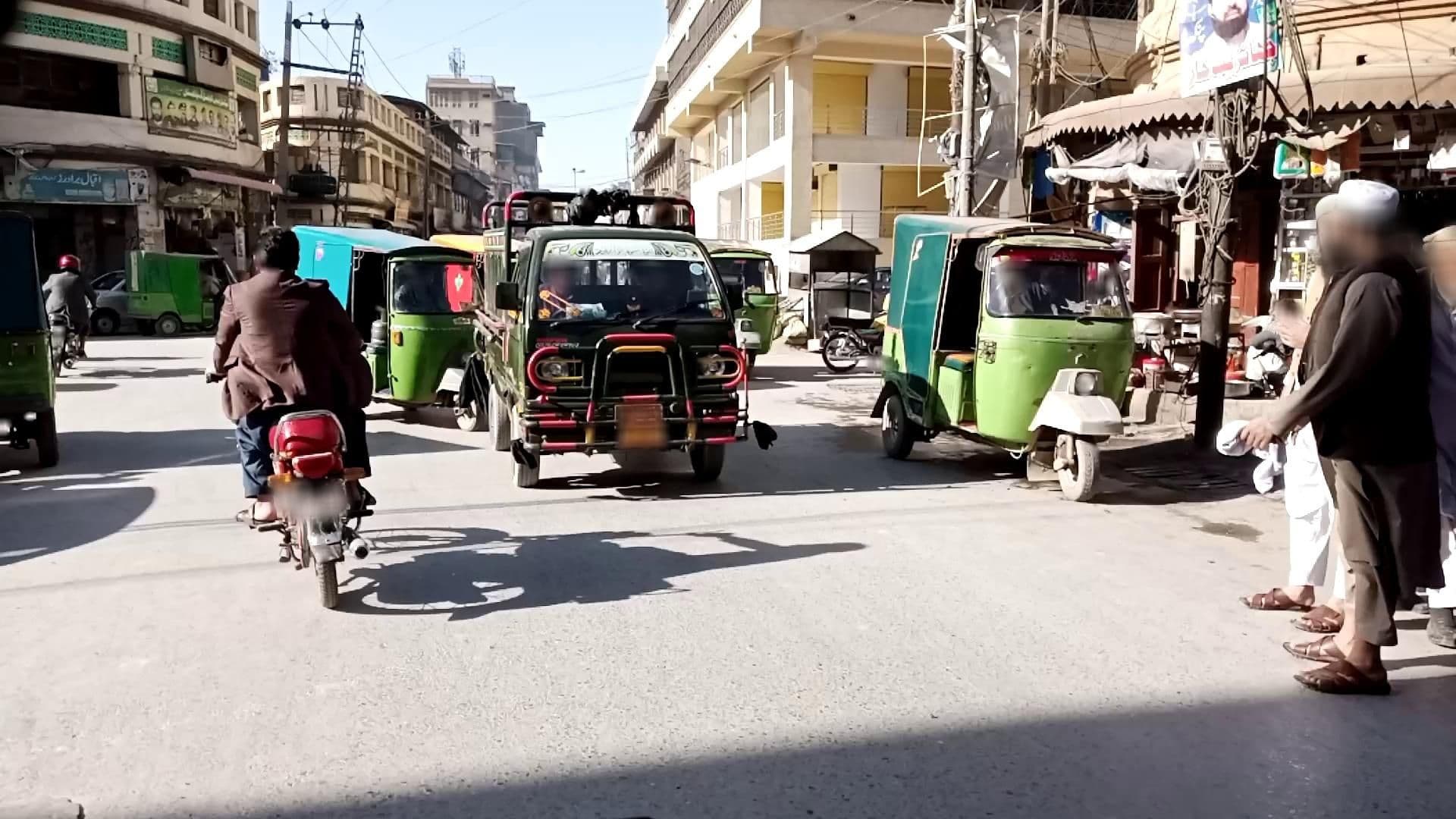 Street view near Vsgsgsghe, Peshawar — © RobinGoix (CC BY-SA · Mapillary)