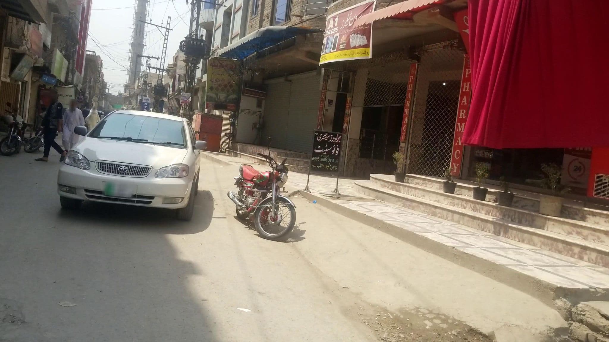 Street view near Royal hostel, Peshawar — © RobinGoix (CC BY-SA · Mapillary)