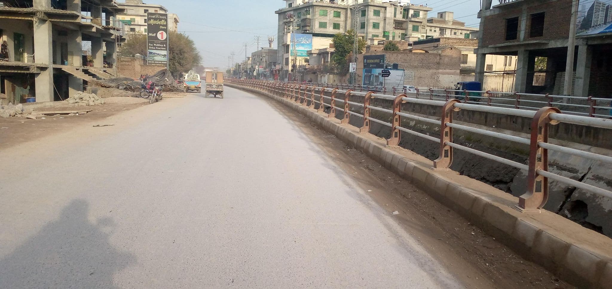 Street view near Khoshhal Hostal (Private), Peshawar — © RobinGoix (CC BY-SA · Mapillary)