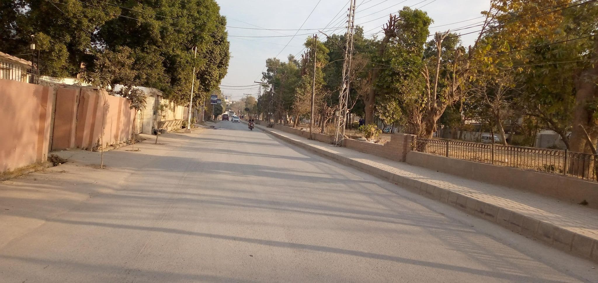 Street view near Oriental Hostel اورینٹل ھاسٹل, Peshawar — © RobinGoix (CC BY-SA · Mapillary)