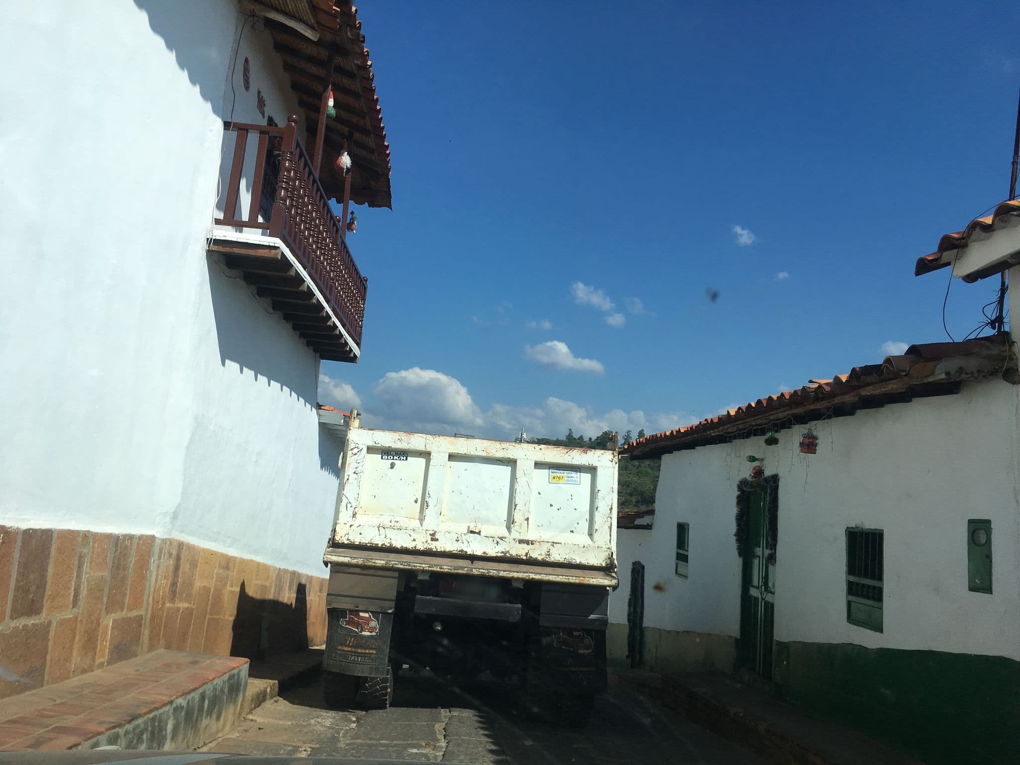 Street view near Flor de León Repostería y Café - Hostal, Barichara — © nicovargas (CC BY-SA · Mapillary)