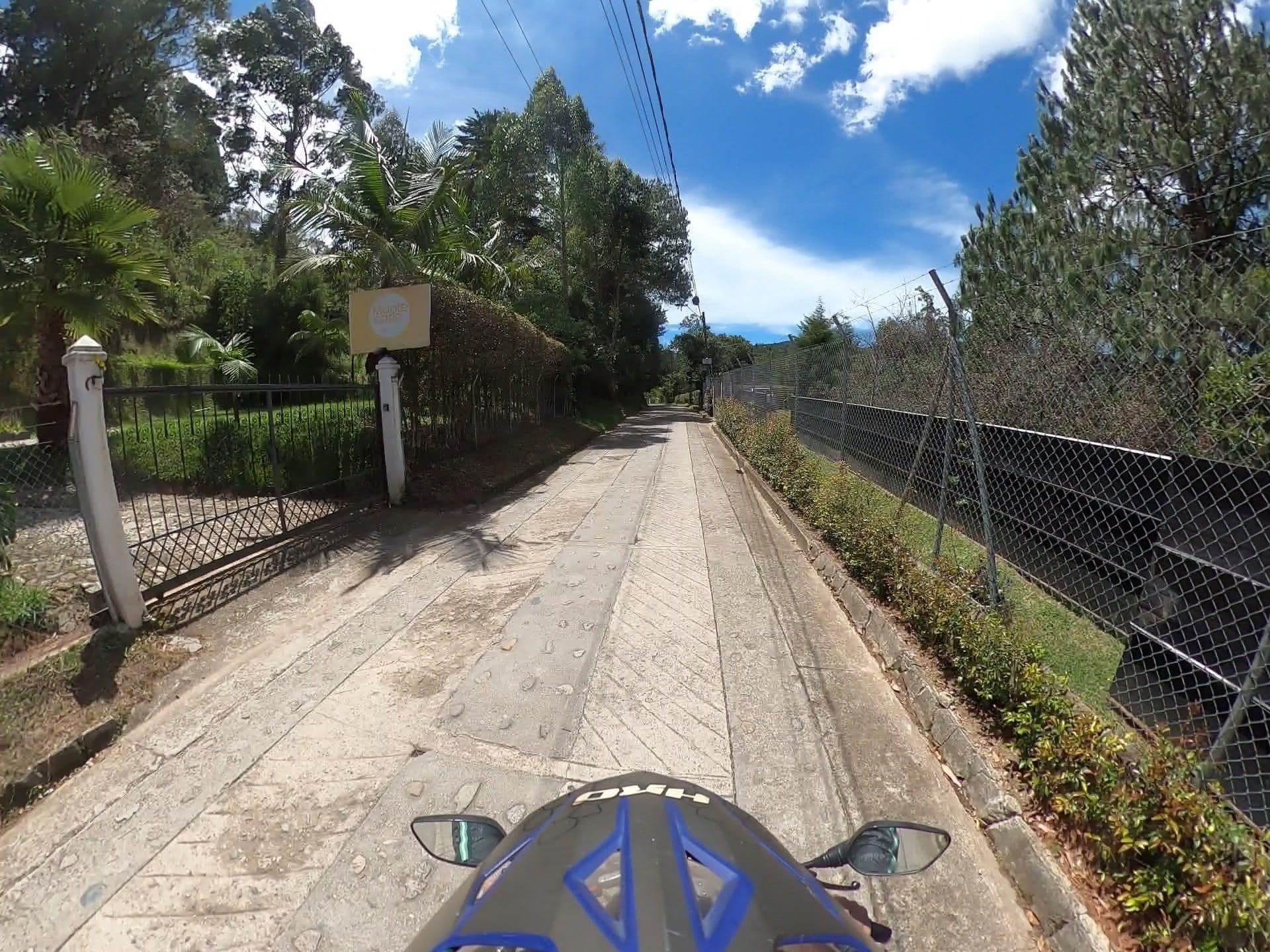 Street view near Finca-hotel Montecarlo by Hope, Guatapé — © 360recorrido (CC BY-SA · Mapillary)
