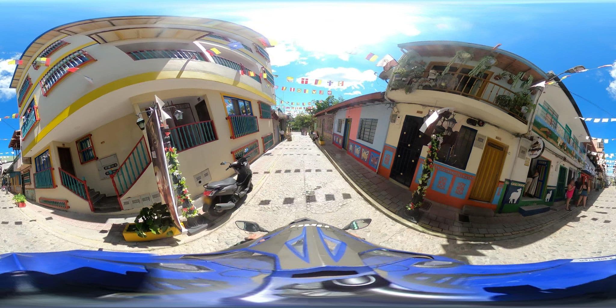 Street view near La Casona Guatapé, Guatapé — © 360recorrido (CC BY-SA · Mapillary)