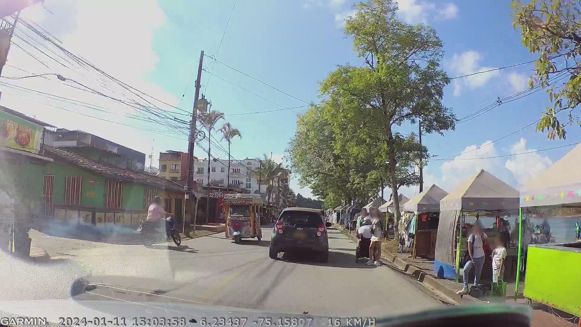 Street view near Hotel La Avenida, Guatapé — © ljtoro (CC BY-SA · Mapillary)