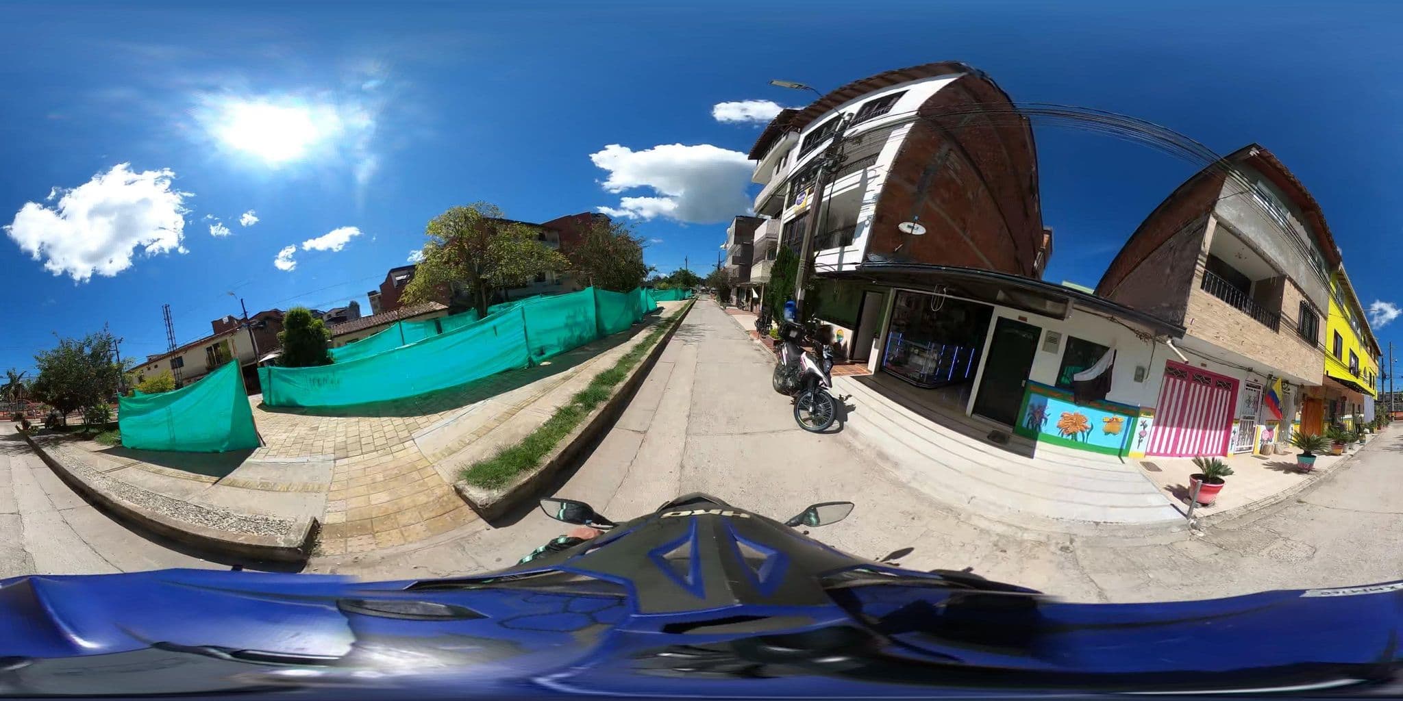 Street view near Hotel Las Araucarias, Guatapé — © 360recorrido (CC BY-SA · Mapillary)