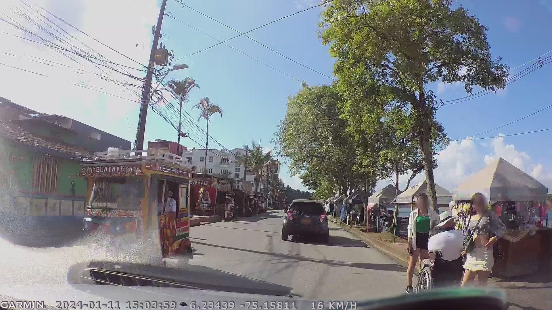 Street view near Casa Quinta, Guatapé — © ljtoro (CC BY-SA · Mapillary)