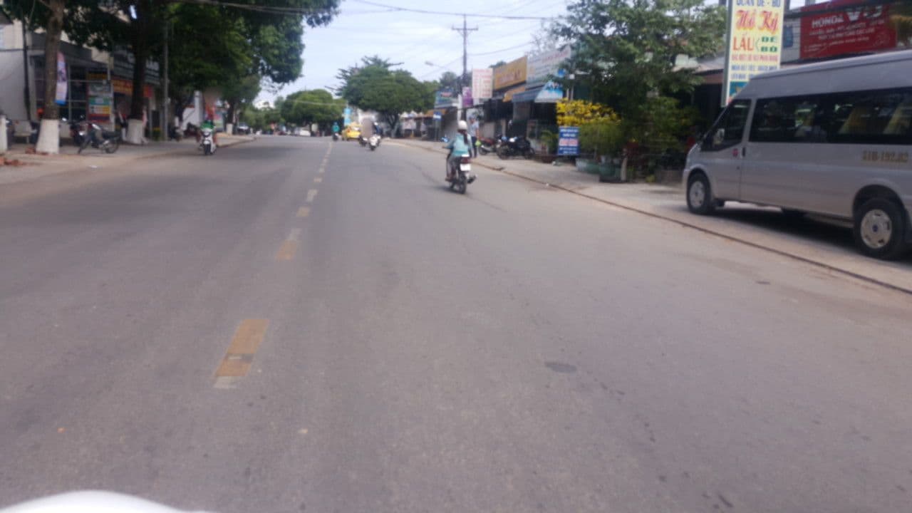 Street view near An Phu Hotel, Dương Đông — © dohonganh (CC BY-SA · Mapillary)