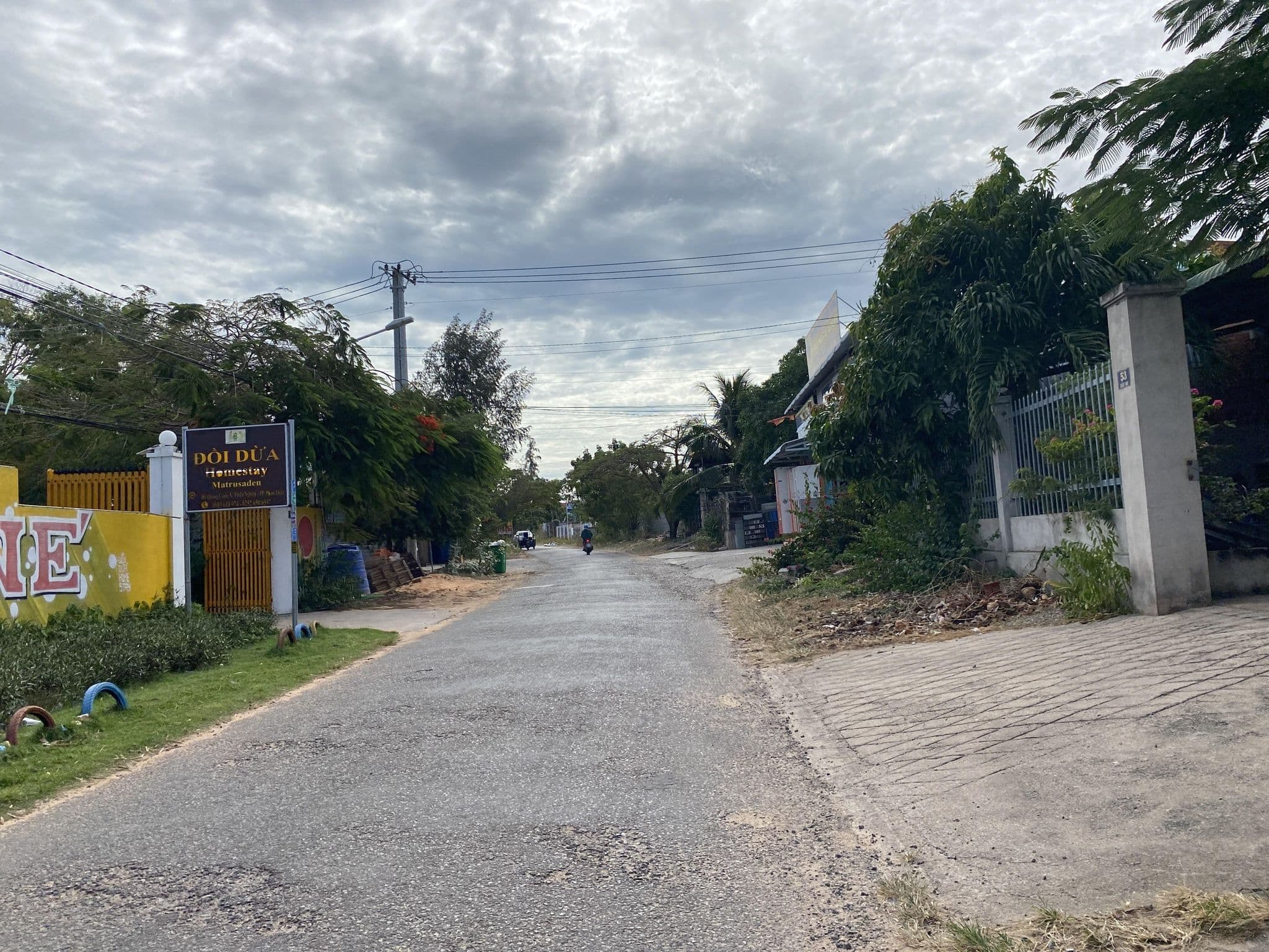 Street view near Đồi Dừa Homestay, Mui Ne — © vadi (CC BY-SA · Mapillary)