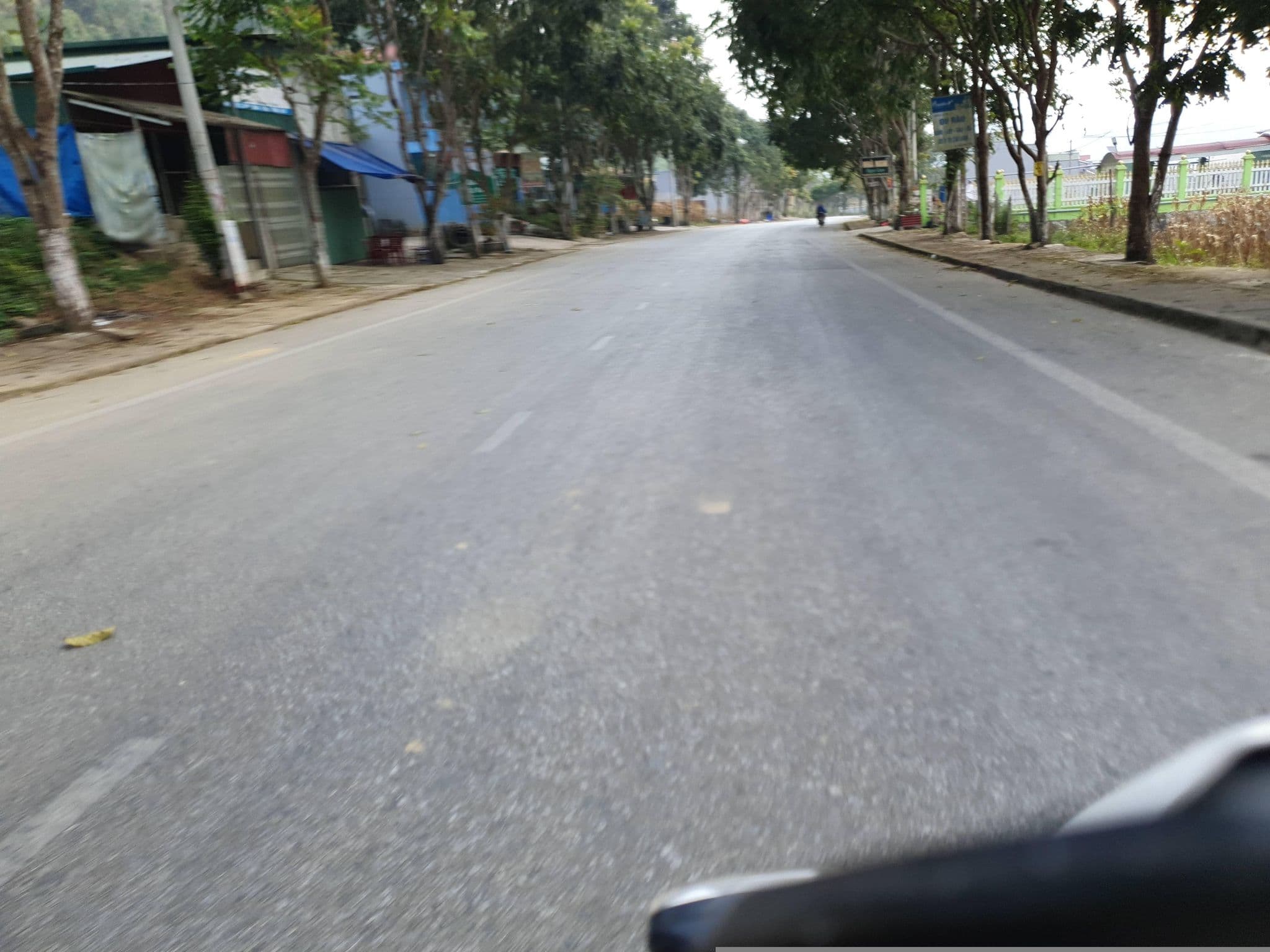 Street view near nhà nghỉ Ngọc Lam, Thị Trấn Yên Minh — © russmcd (CC BY-SA · Mapillary)