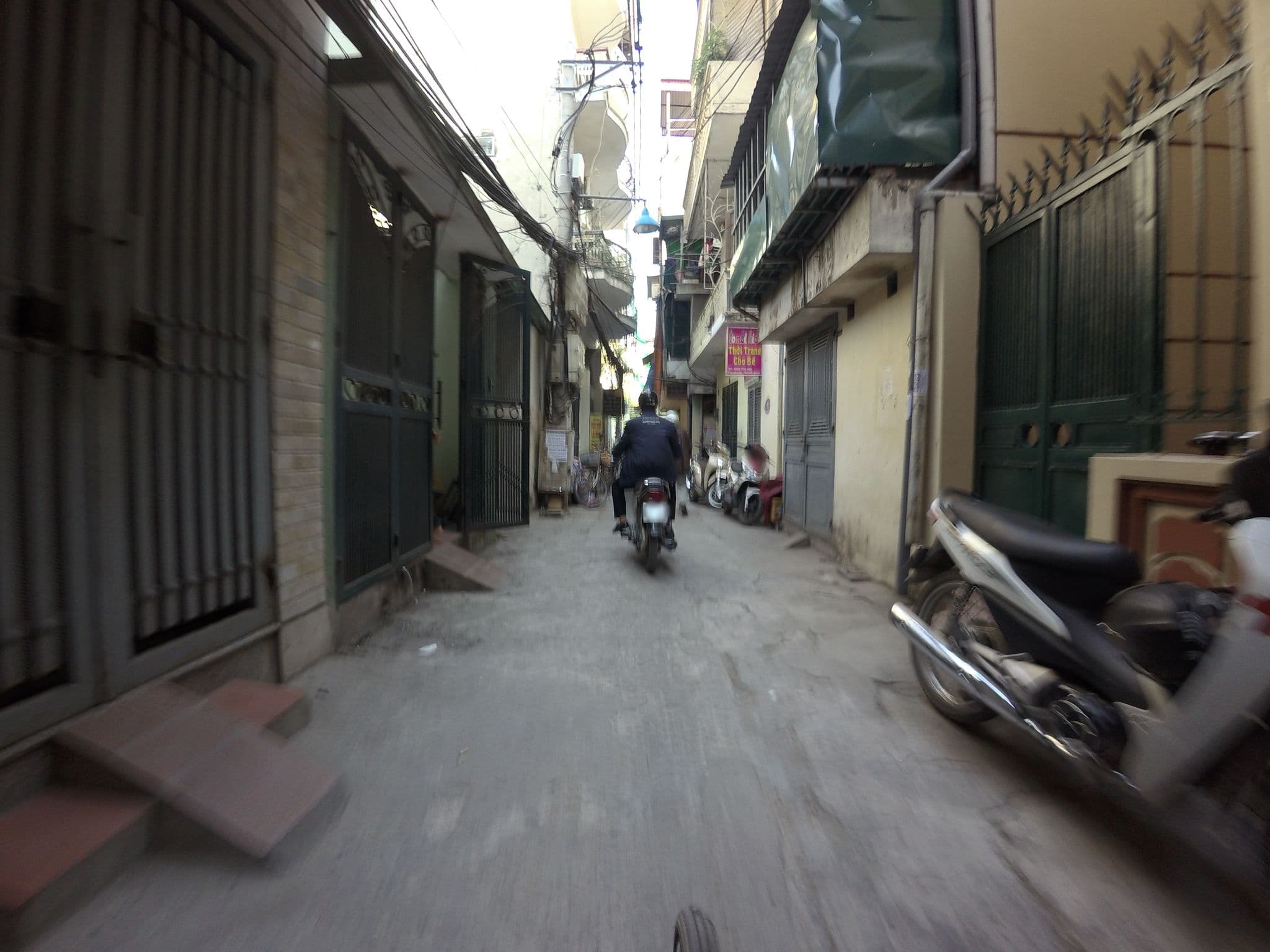 Street view near Lilo's Homestay, Ba Dinh — © gispo_1 (CC BY-SA · Mapillary)