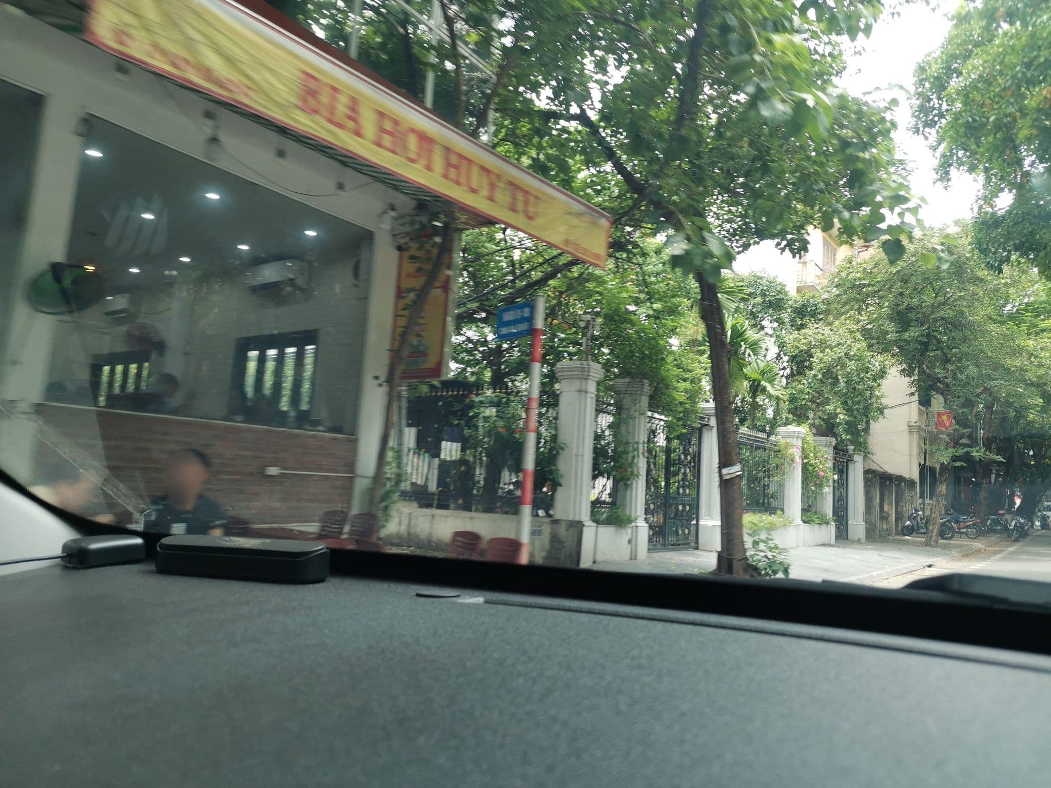 Street view near LushStay - CN Cao Ba Quat, Hanoi — © hn_left_2 (CC BY-SA · Mapillary)