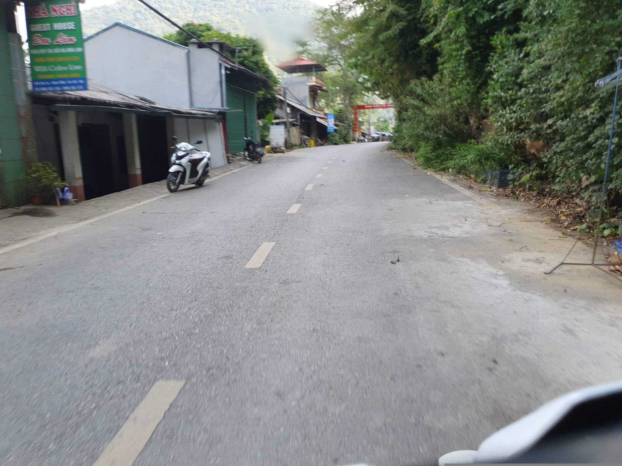 Street view near Nhà Nghỉ Sơn Lâm Homestay, Chợ Rã — © russmcd (CC BY-SA · Mapillary)