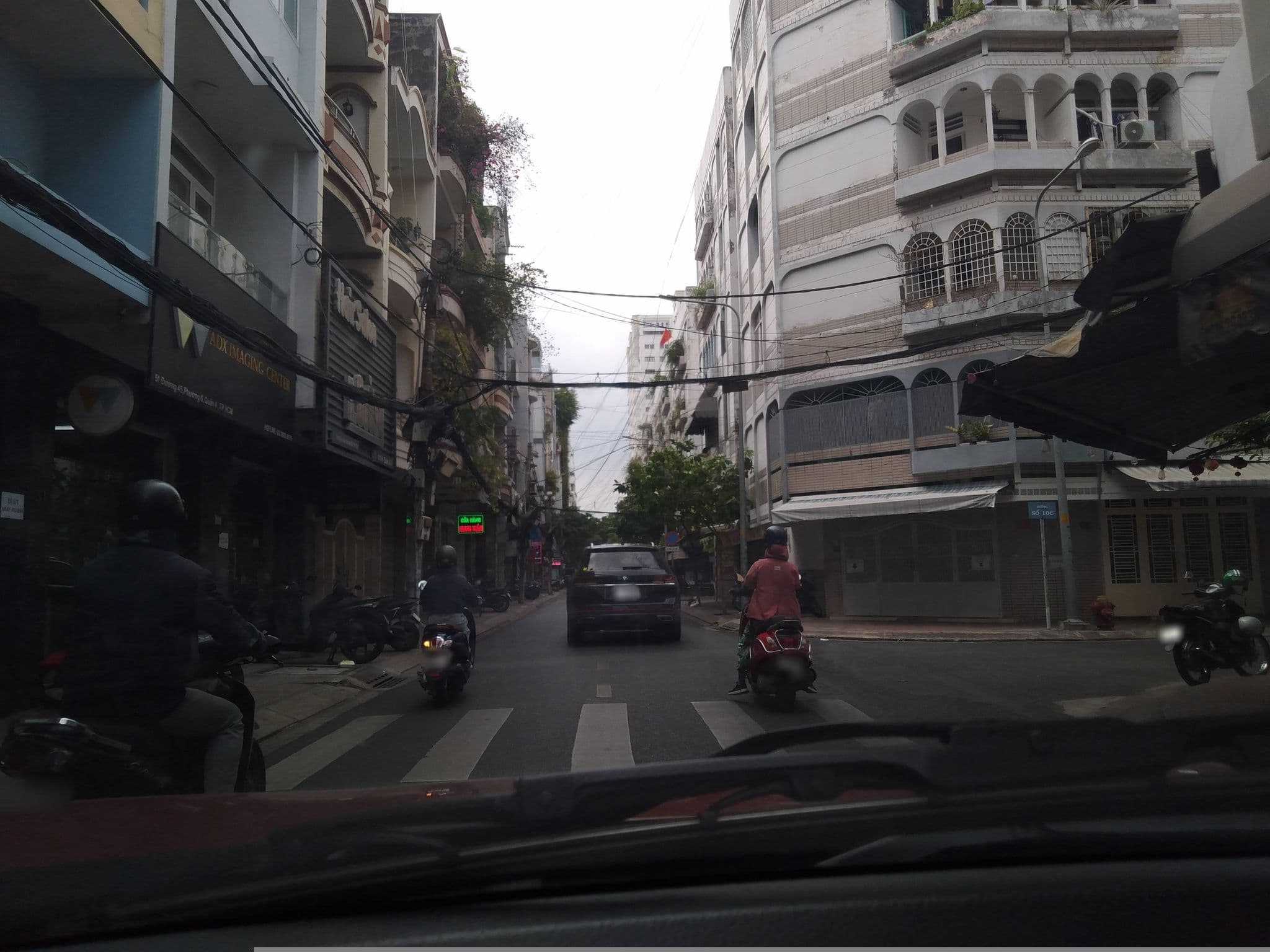 Street view near Gia Huyên Hotel, Quận Bốn — © sg_front_1 (CC BY-SA · Mapillary)