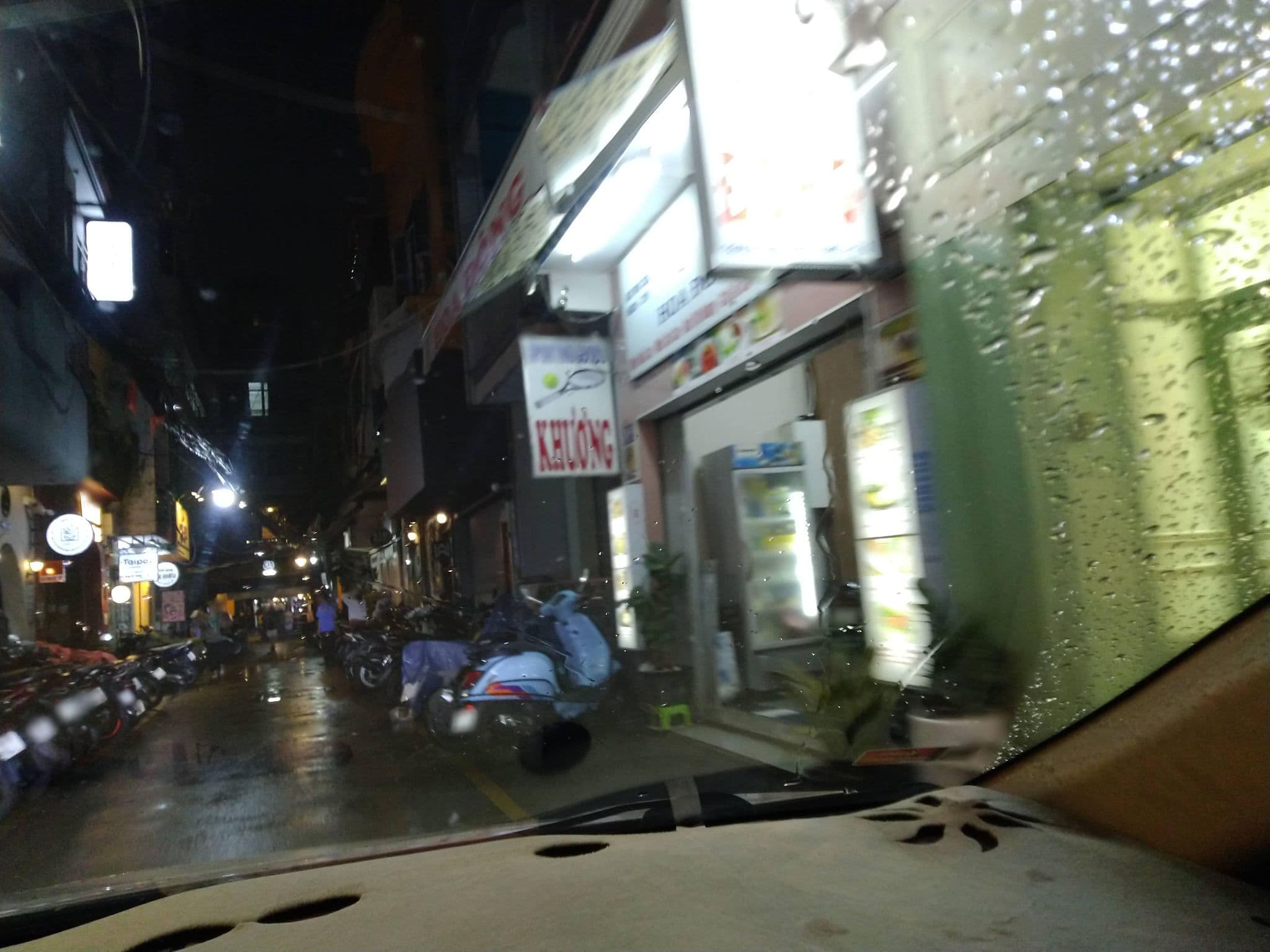 Street view near Co Homestay Saigon Center, Quận Ba — © sg_right_2 (CC BY-SA · Mapillary)