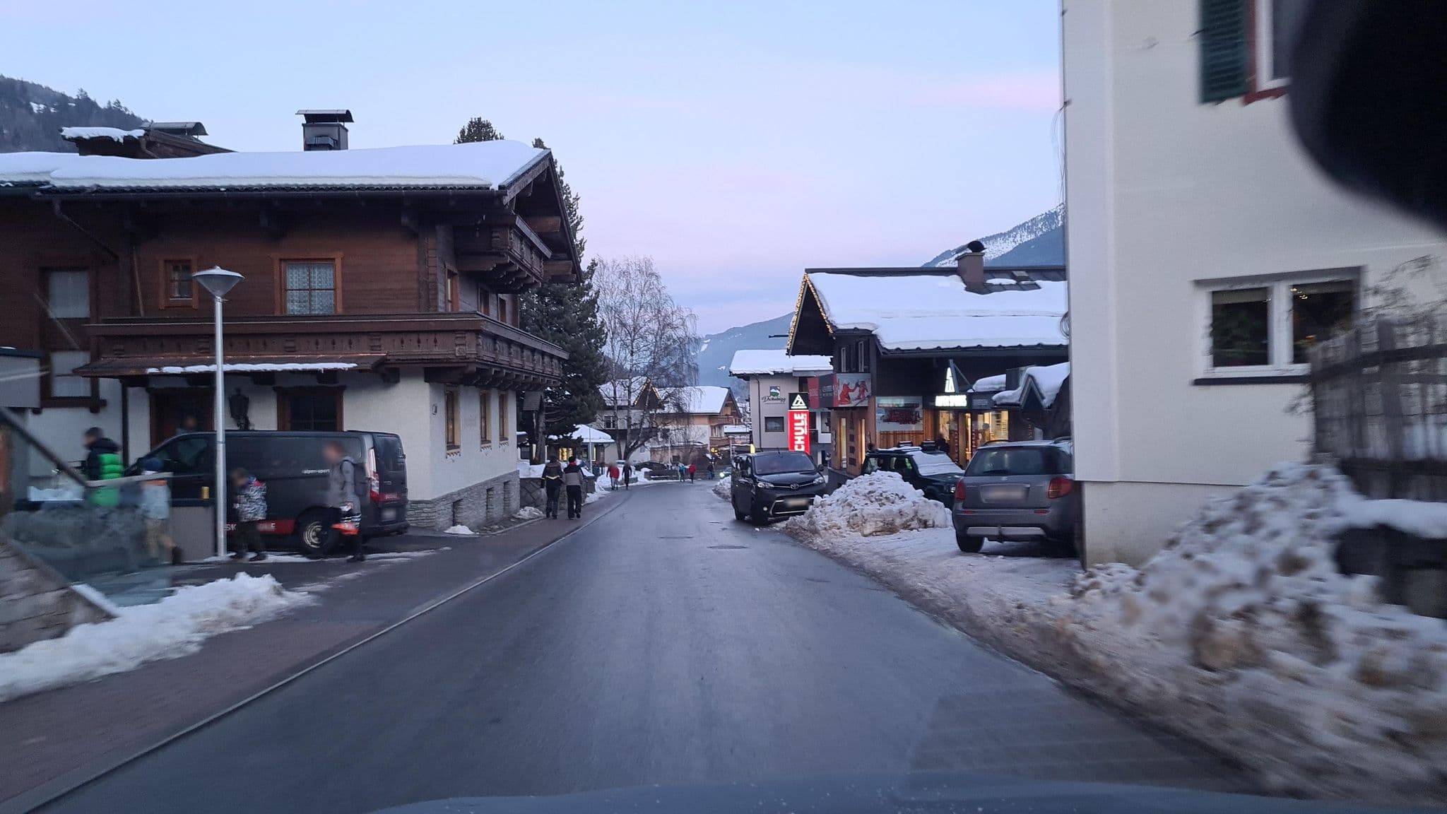Street view near Venediger Lodge, Neukirchen am Großvenediger — © dsmm (CC BY-SA · Mapillary)