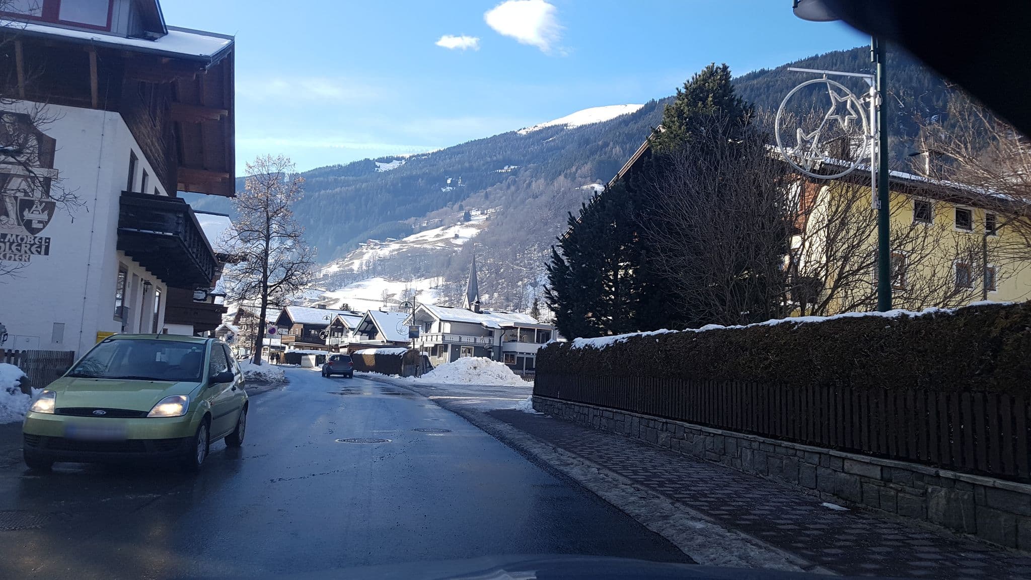 Street view near Smaragdhotel Tauernblick Familie Innerhofer, Bramberg am Wildkogel — © dsmm (CC BY-SA · Mapillary)