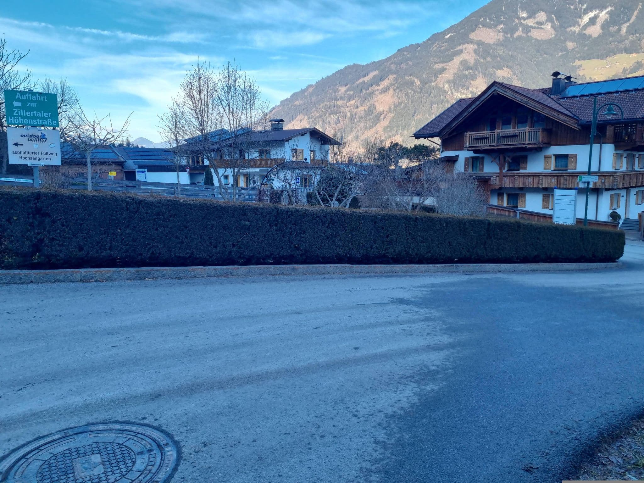 Street view near Alpenhof, Ried im Zillertal — © dsmm (CC BY-SA · Mapillary)