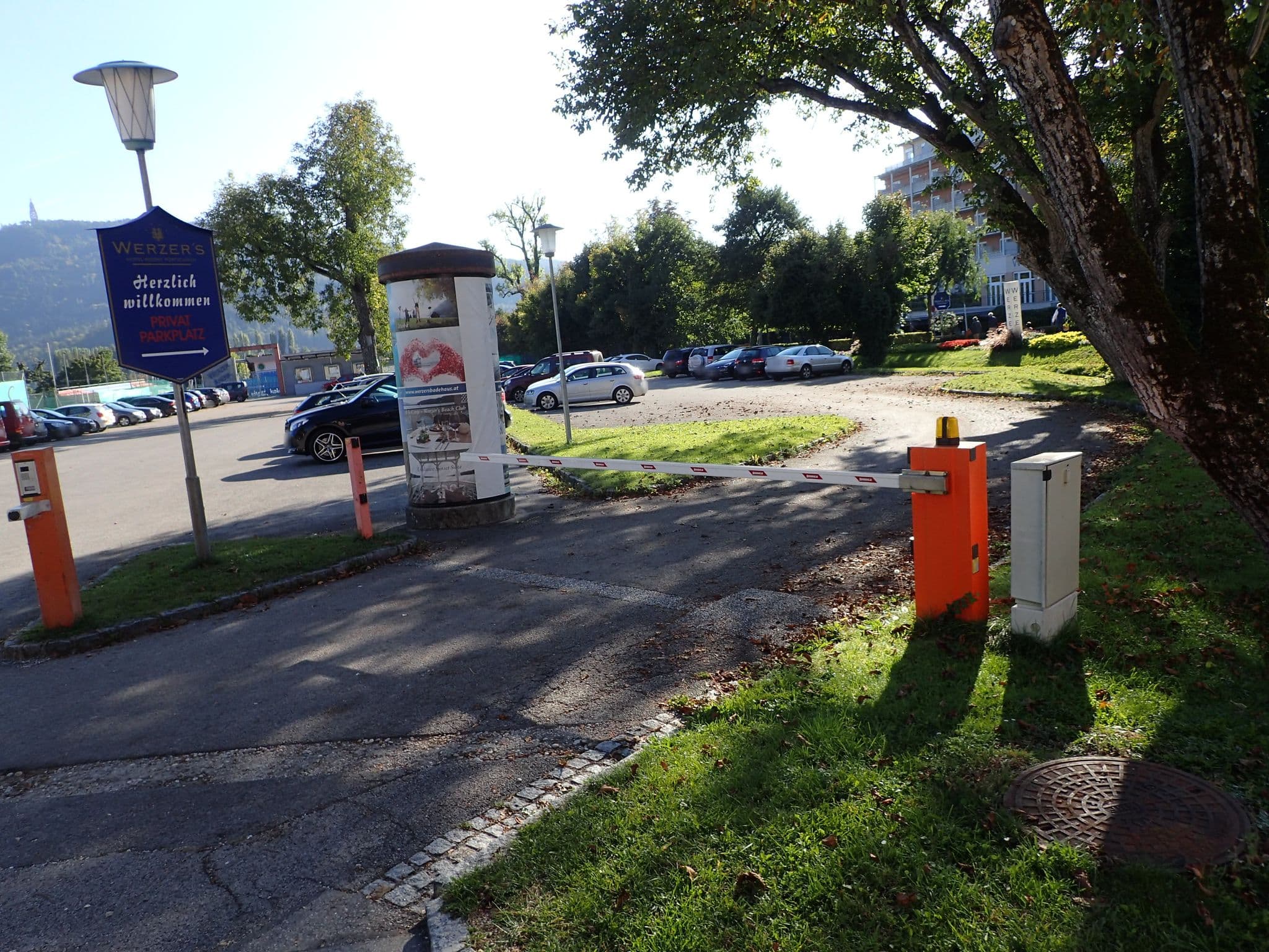 Street view near Werzers Hotel Resort Pörtschach 4-Sterne Superior am Wörthersee., Pörtschach am Wörthersee — © schermy_at (CC BY-SA · Mapillary)