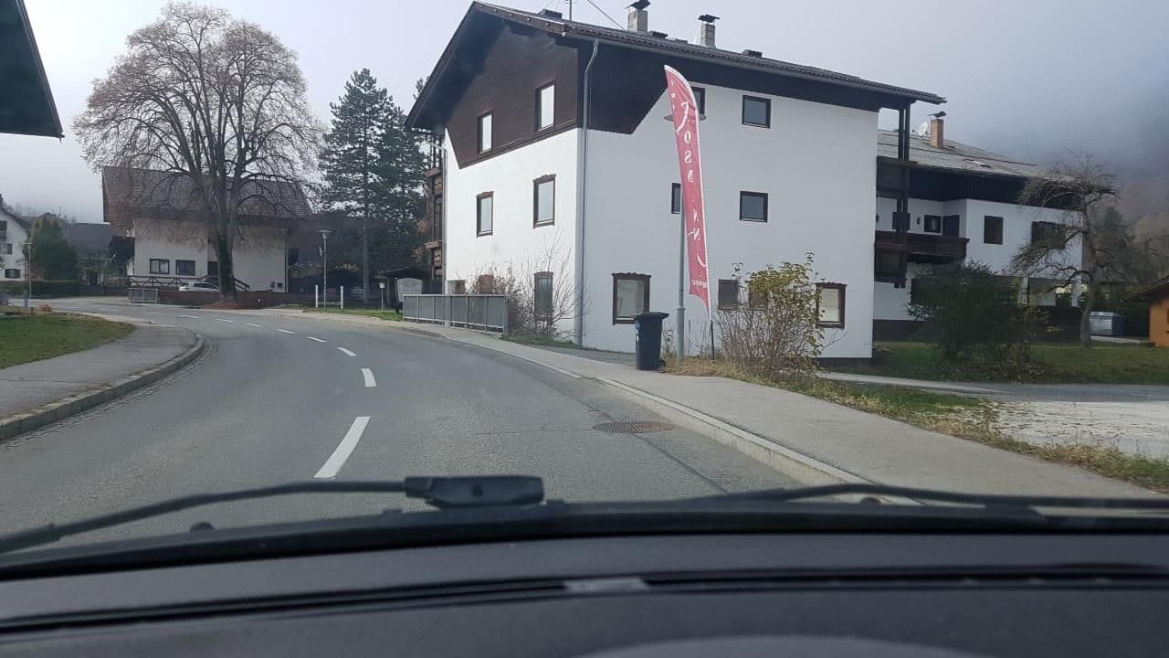 Street view near Hotel & Restaurant Rosmann, Krumpendorf — © mik007 (CC BY-SA · Mapillary)