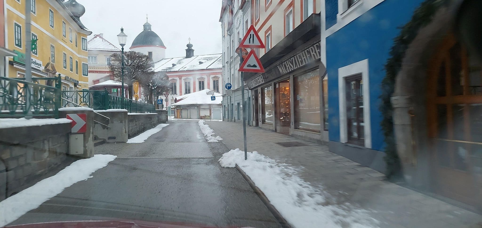 Street view near Scherfler's Hotel Goldenes Kreuz, Mariazell — © gzin (CC BY-SA · Mapillary)