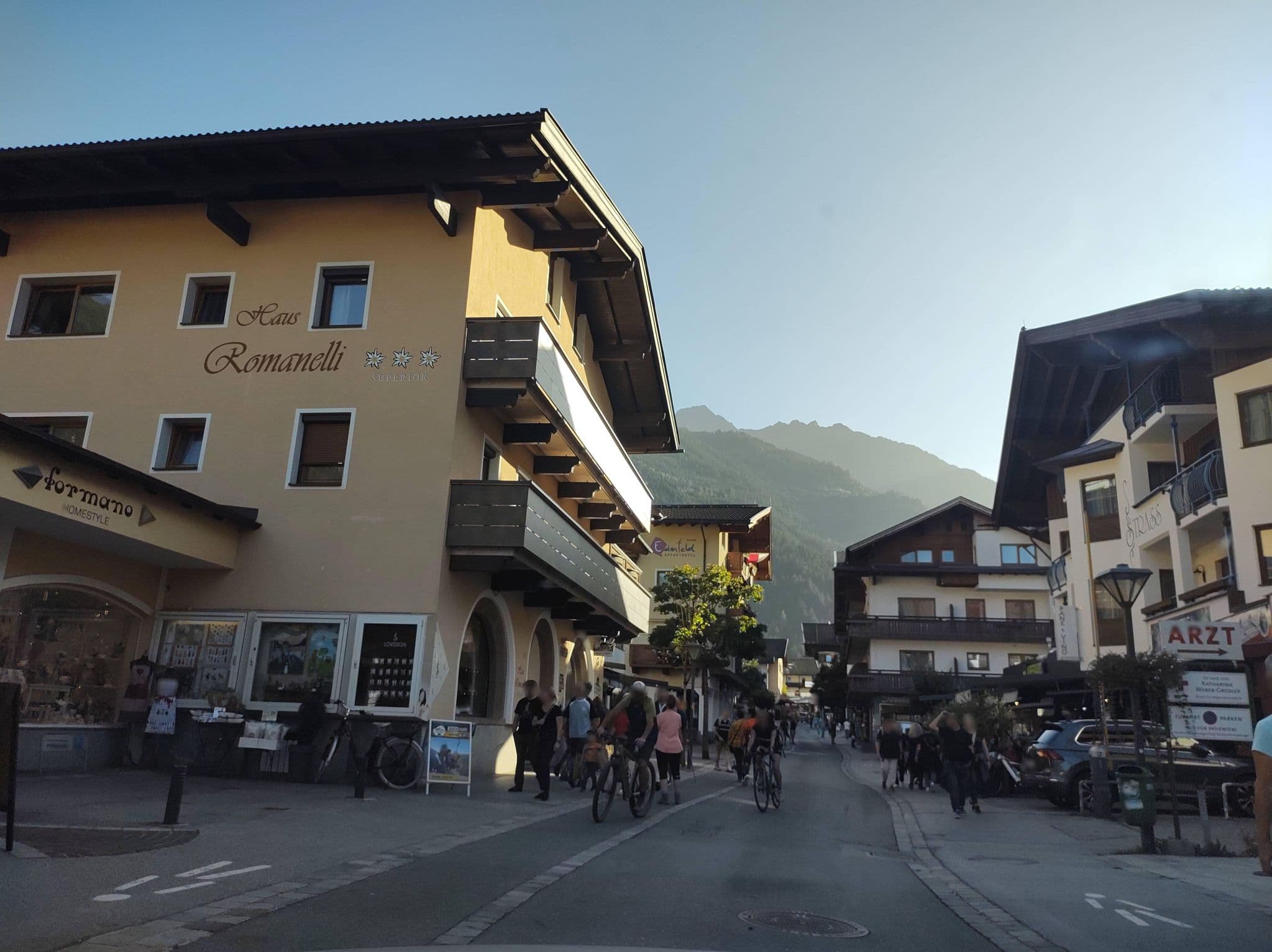 Street view near Hotel Harakiri Lifestyle - Mayrhofen, Mayrhofen — © thetornado76 (CC BY-SA · Mapillary)