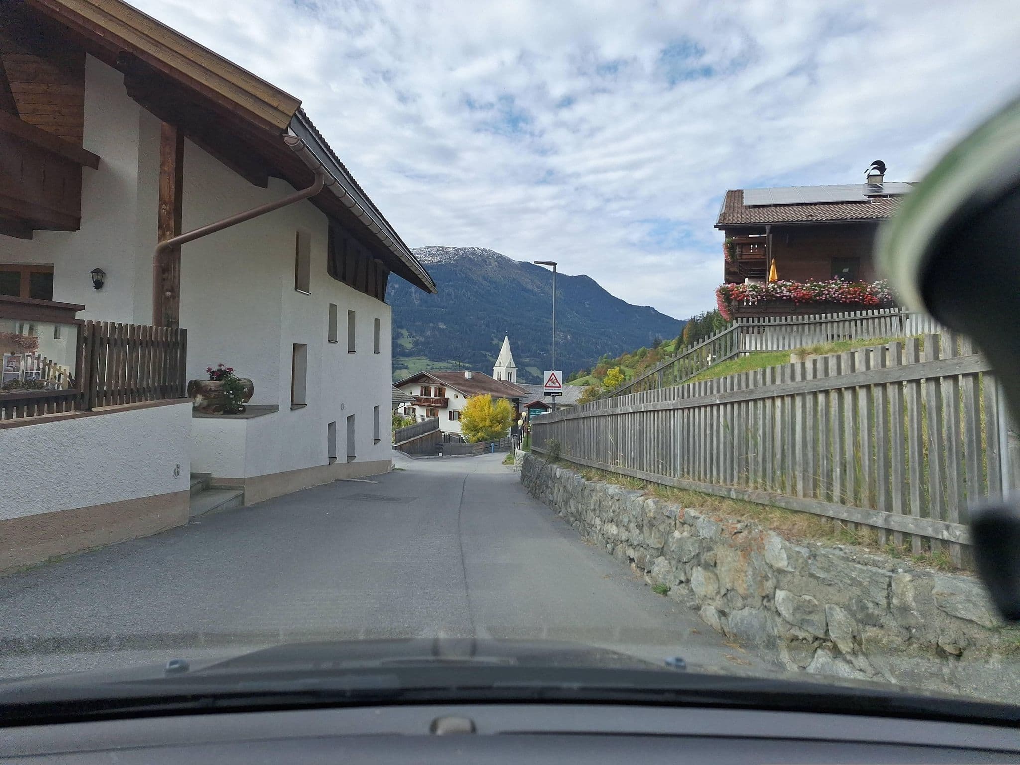 Street view near Pension Burgschroffen - Werner u Eugen Schranz, Ried im Oberinntal — © Langfahrer (CC BY-SA · Mapillary)