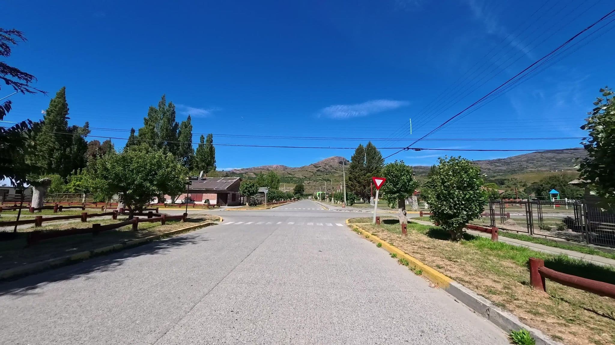 Street view near Janito, Cochrane