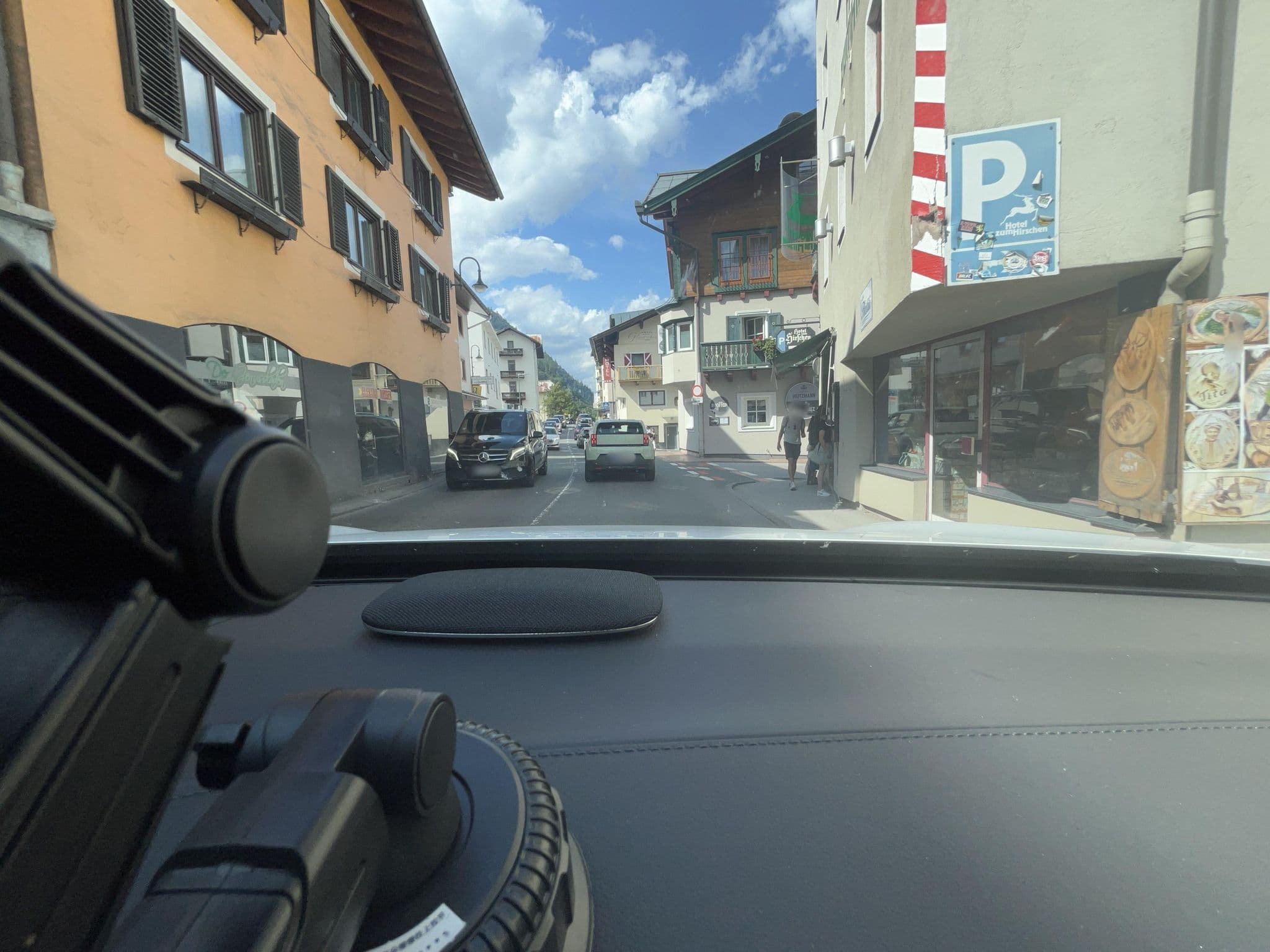 Street view near Hotel Zum Hirchen, Zell am See — © lin_wang (CC BY-SA · Mapillary)